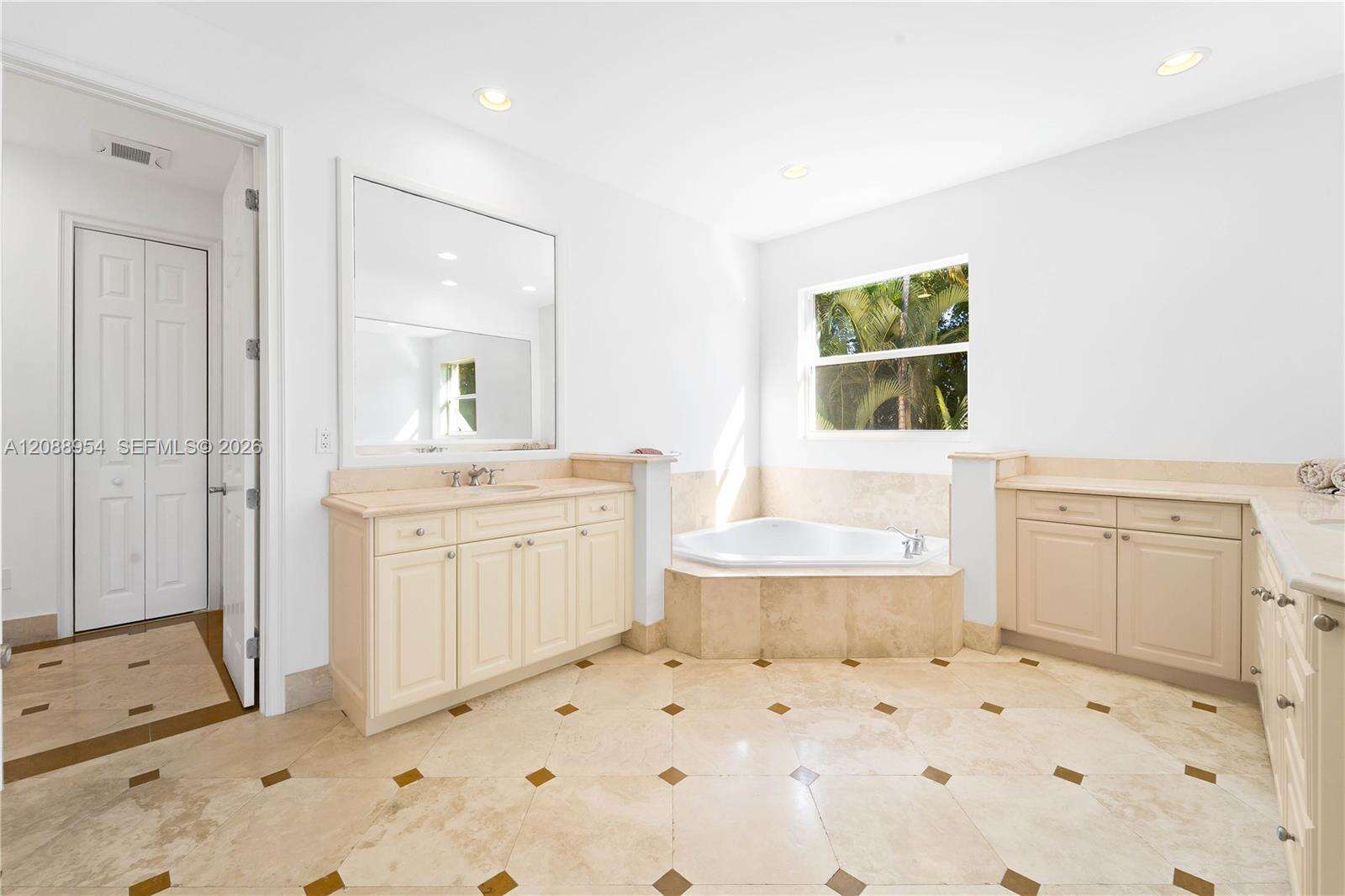 1490 Cleveland Rd, Miami Beach, FL 33141 - For Sale photo 15