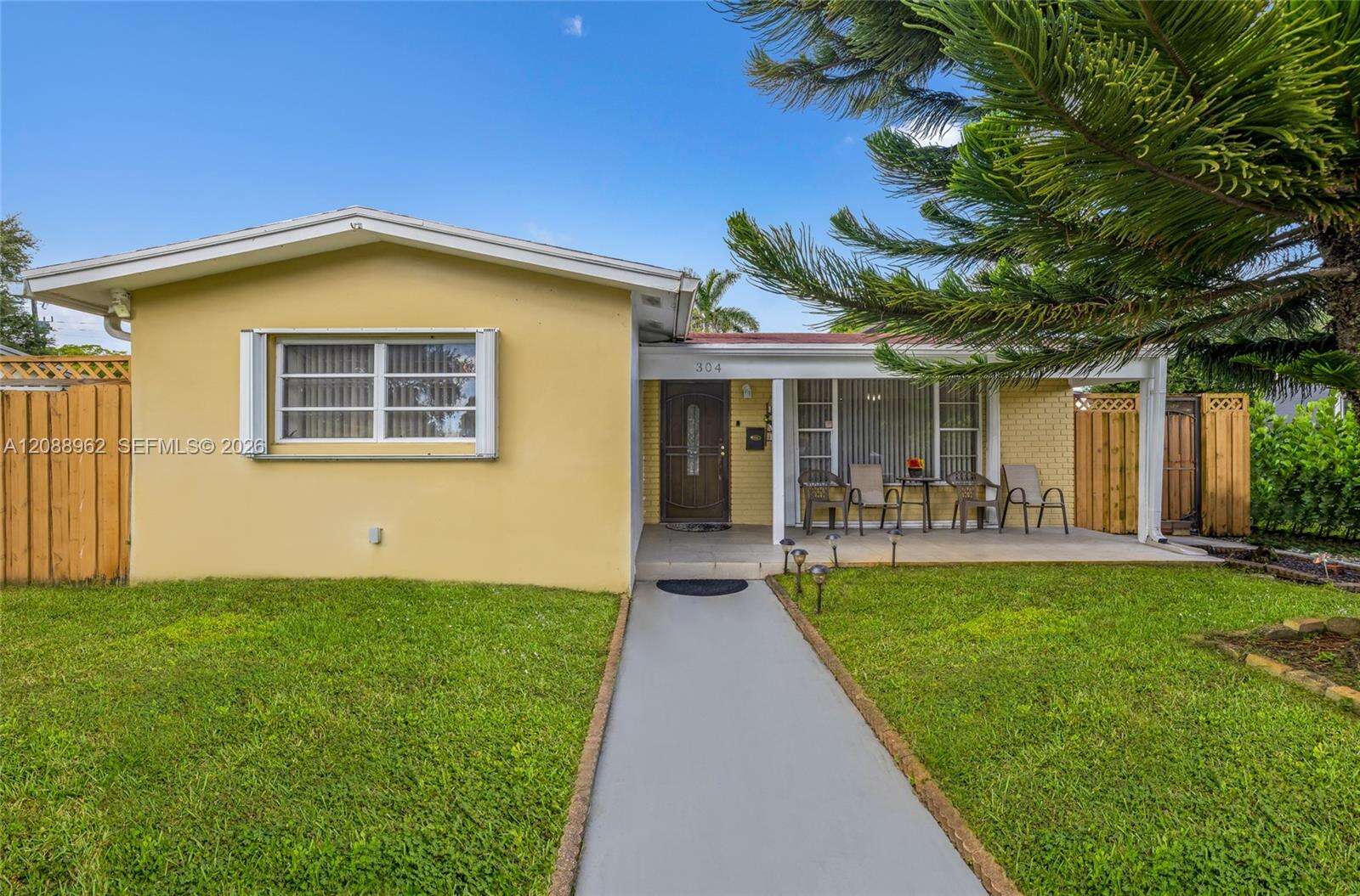 304 68th Ave, Pembroke Pines, FL 33023 - For Sale photo 2