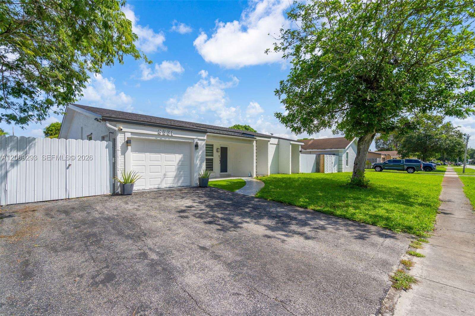 8531 8th St, Pembroke Pines, FL 33024 - For Sale photo 2