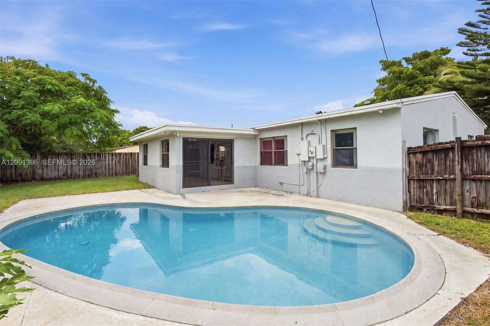 6528 26th St, Miramar, FL 33023 - For Sale photo 2