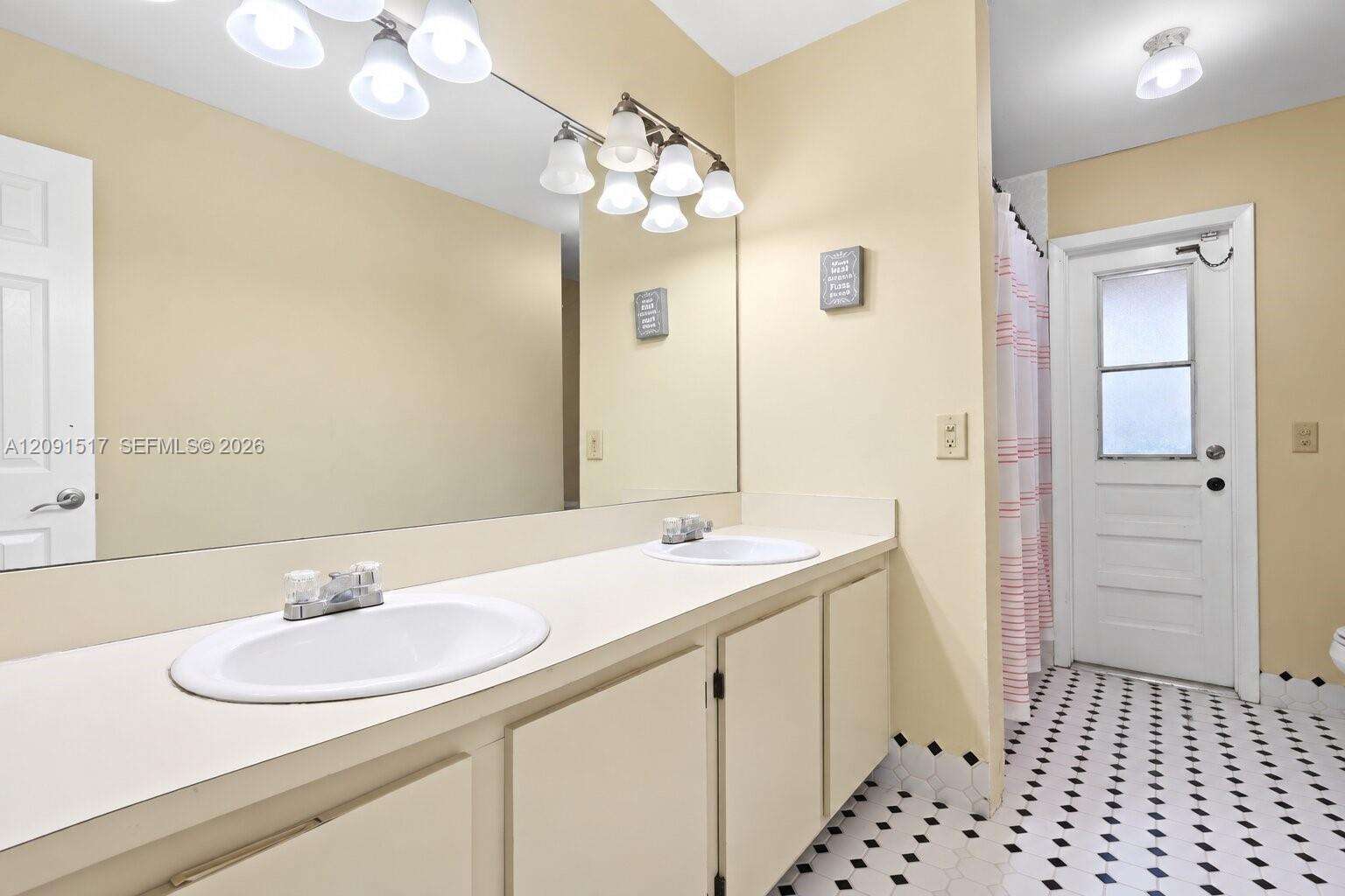 15221 158th St, Miami, FL 33187 - For Sale photo 20