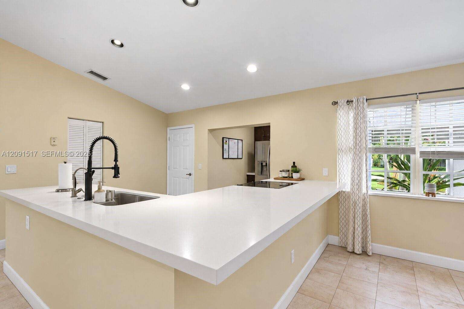 15221 158th St, Miami, FL 33187 - For Sale photo 8
