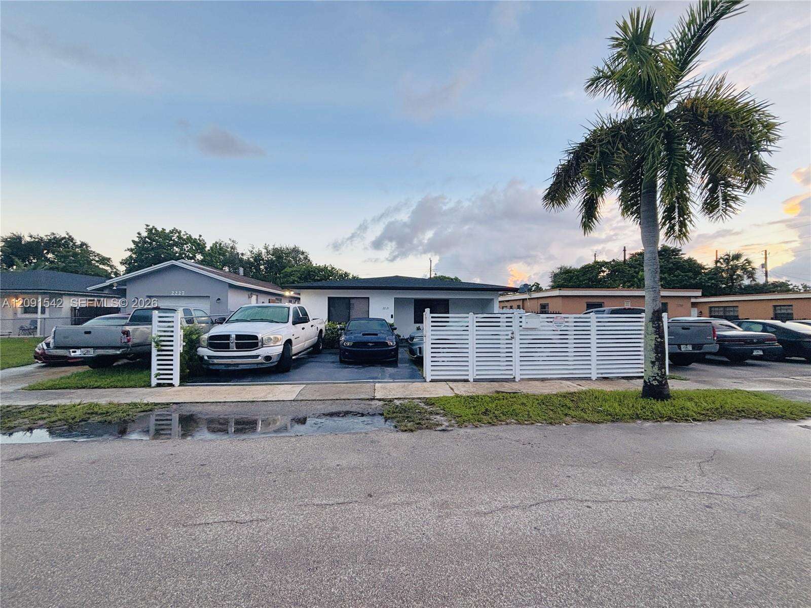 2221 Charleston St, Hollywood, FL 33020 - For Sale photo 1