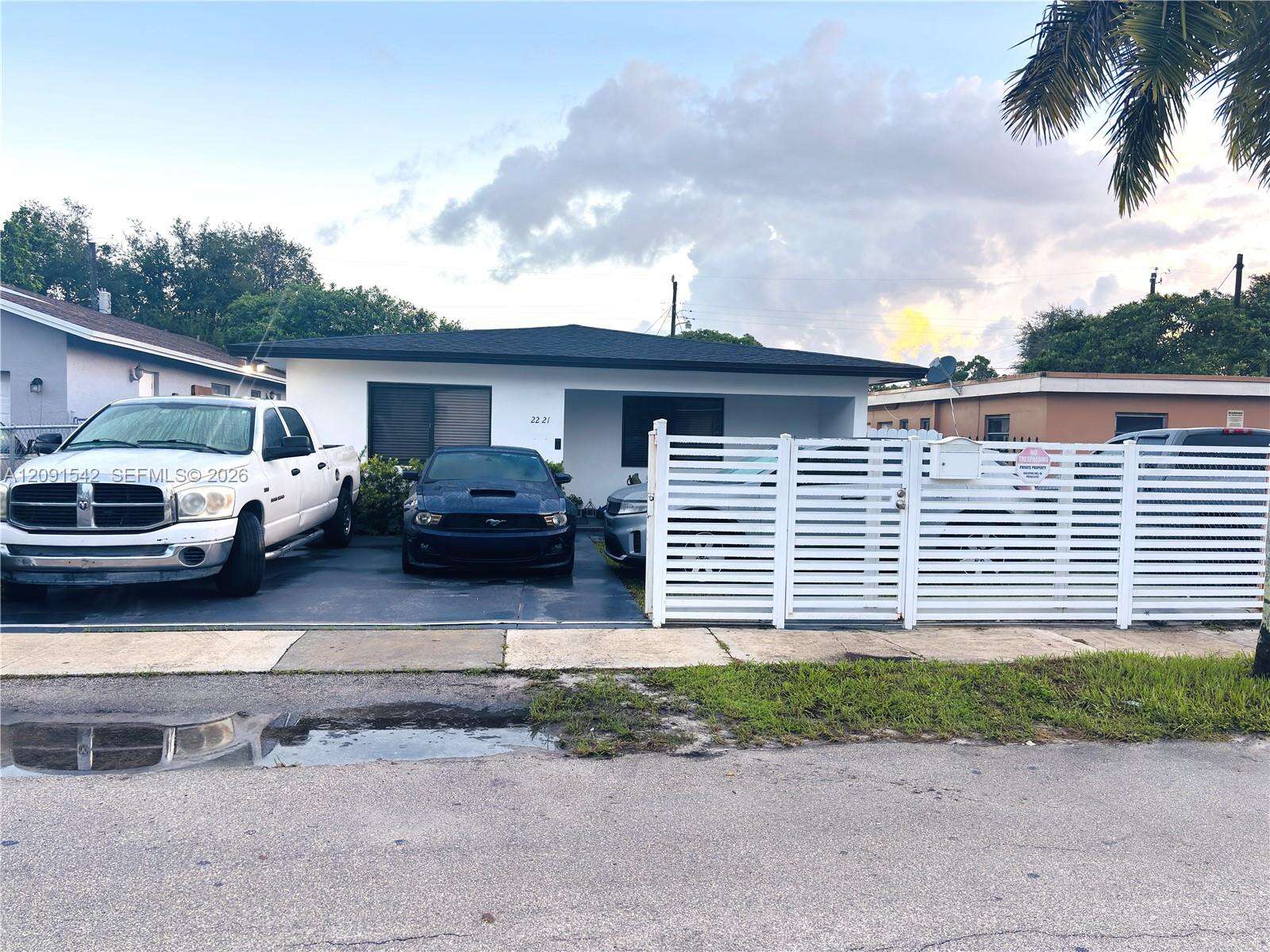 2221 Charleston St, Hollywood, FL 33020 - For Sale photo 2