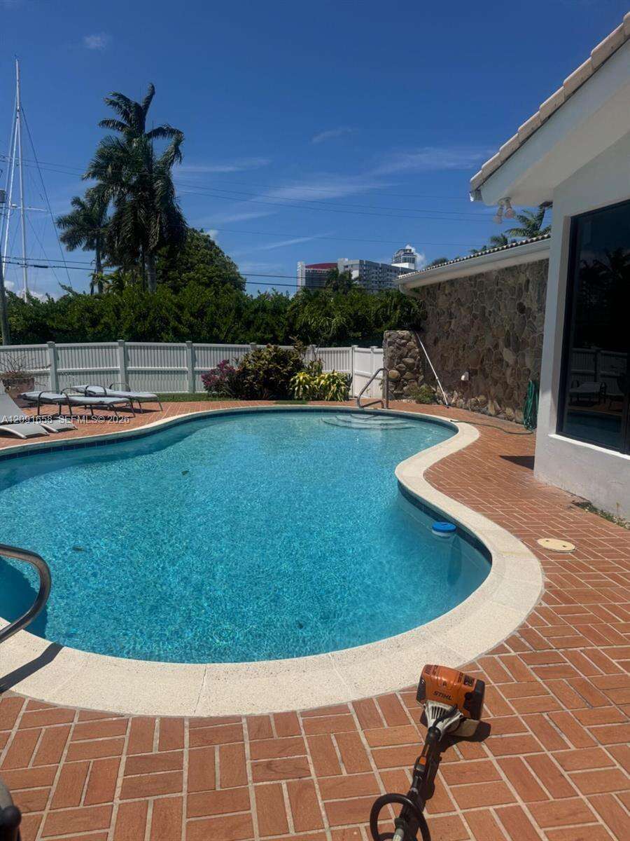 600 Hibiscus Dr, Hallandale Beach, FL 33009 - For Sale photo 3