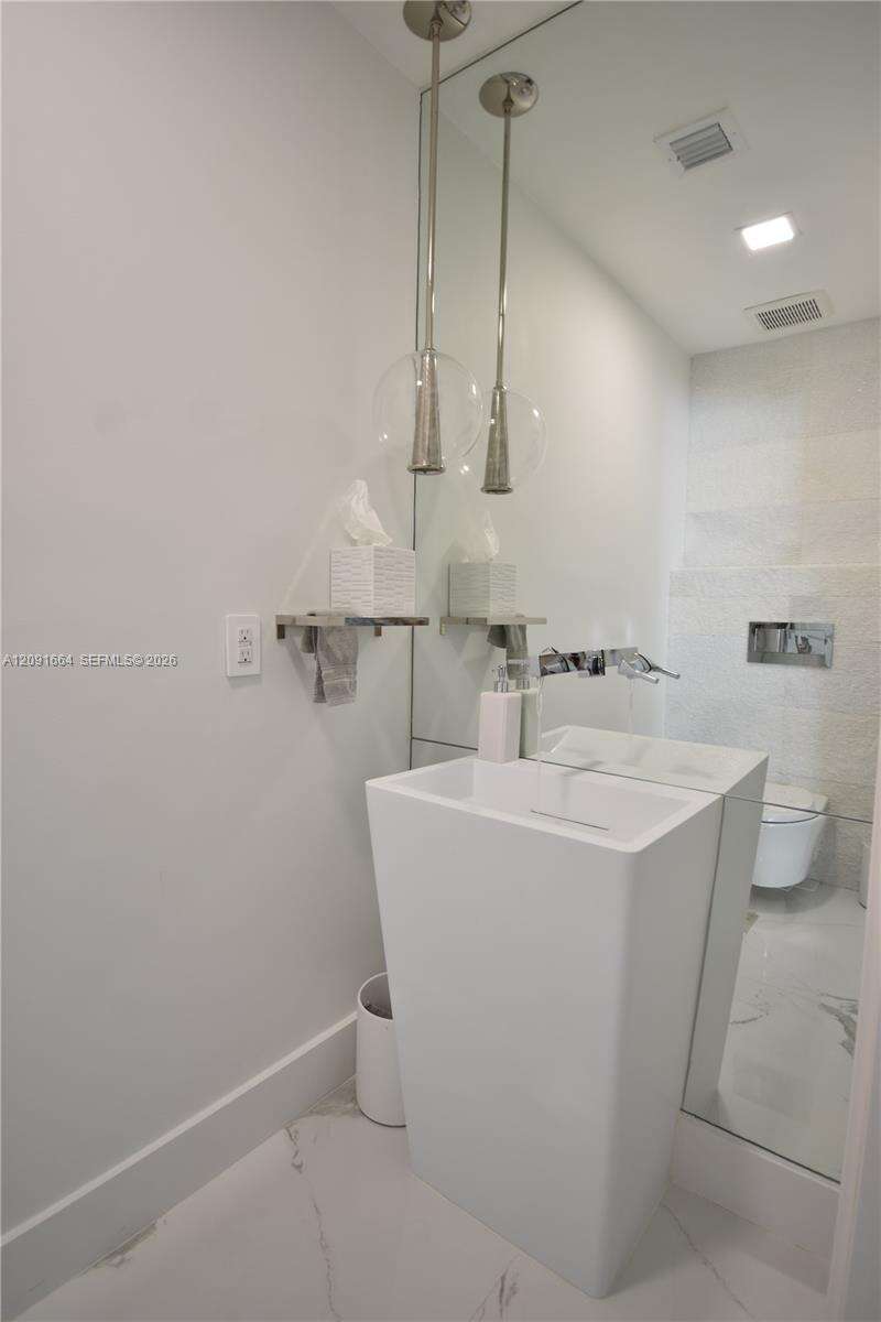 20501 22nd Pl, Miami, FL 33180 - For Sale photo 24