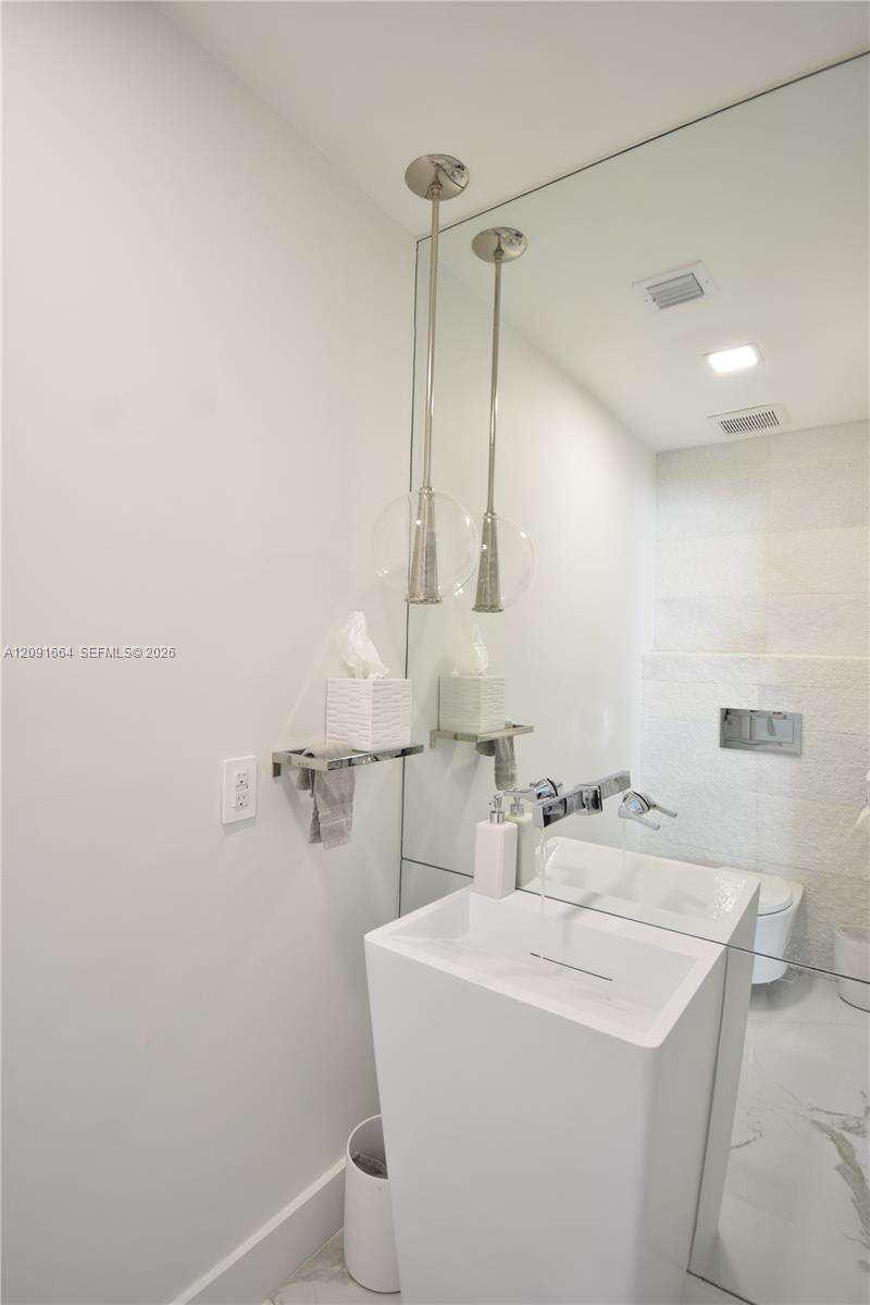 20501 22nd Pl, Miami, FL 33180 - For Sale photo 25