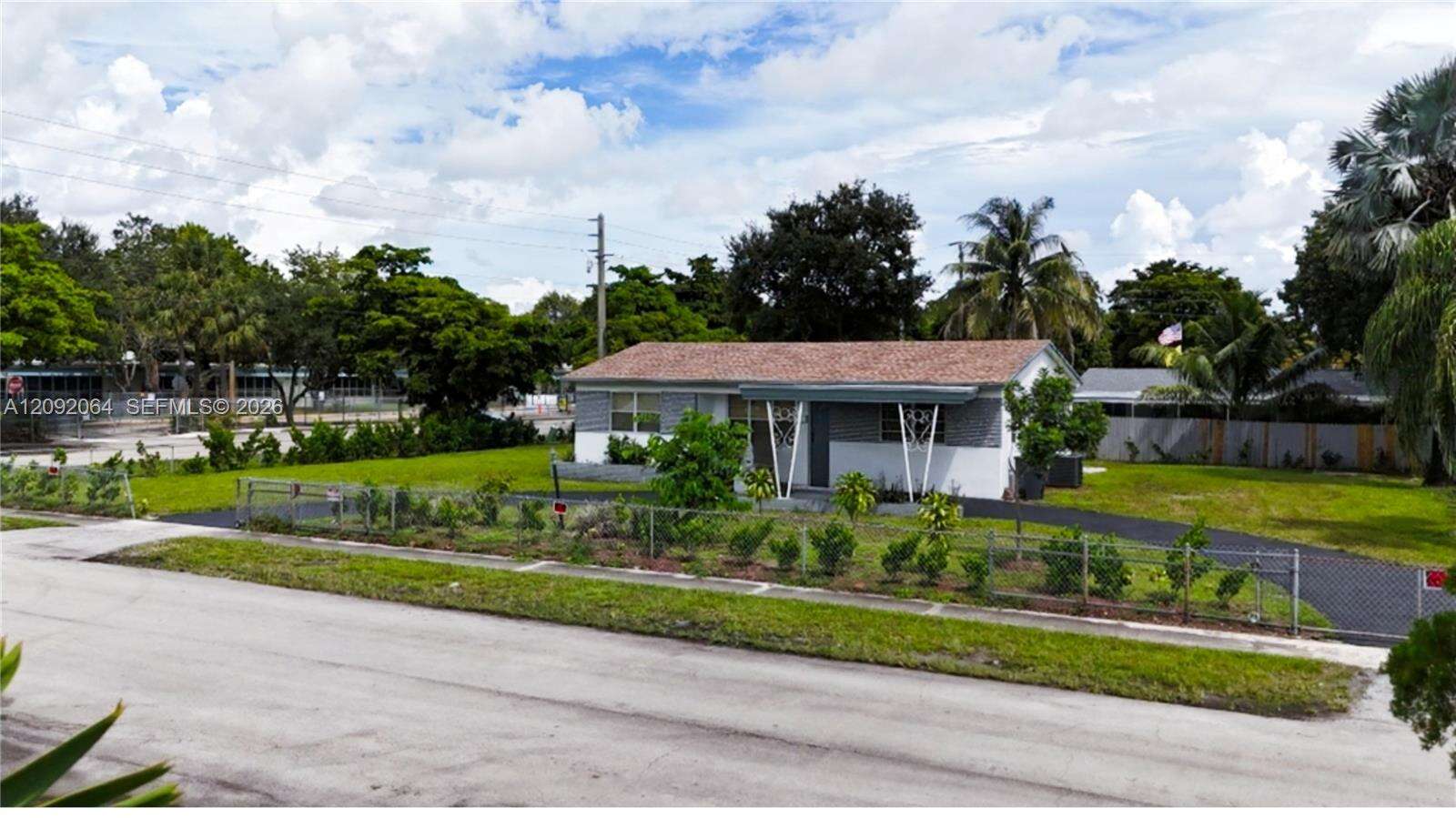 831 72nd Way, Hollywood, FL 33024 - For Sale photo 2