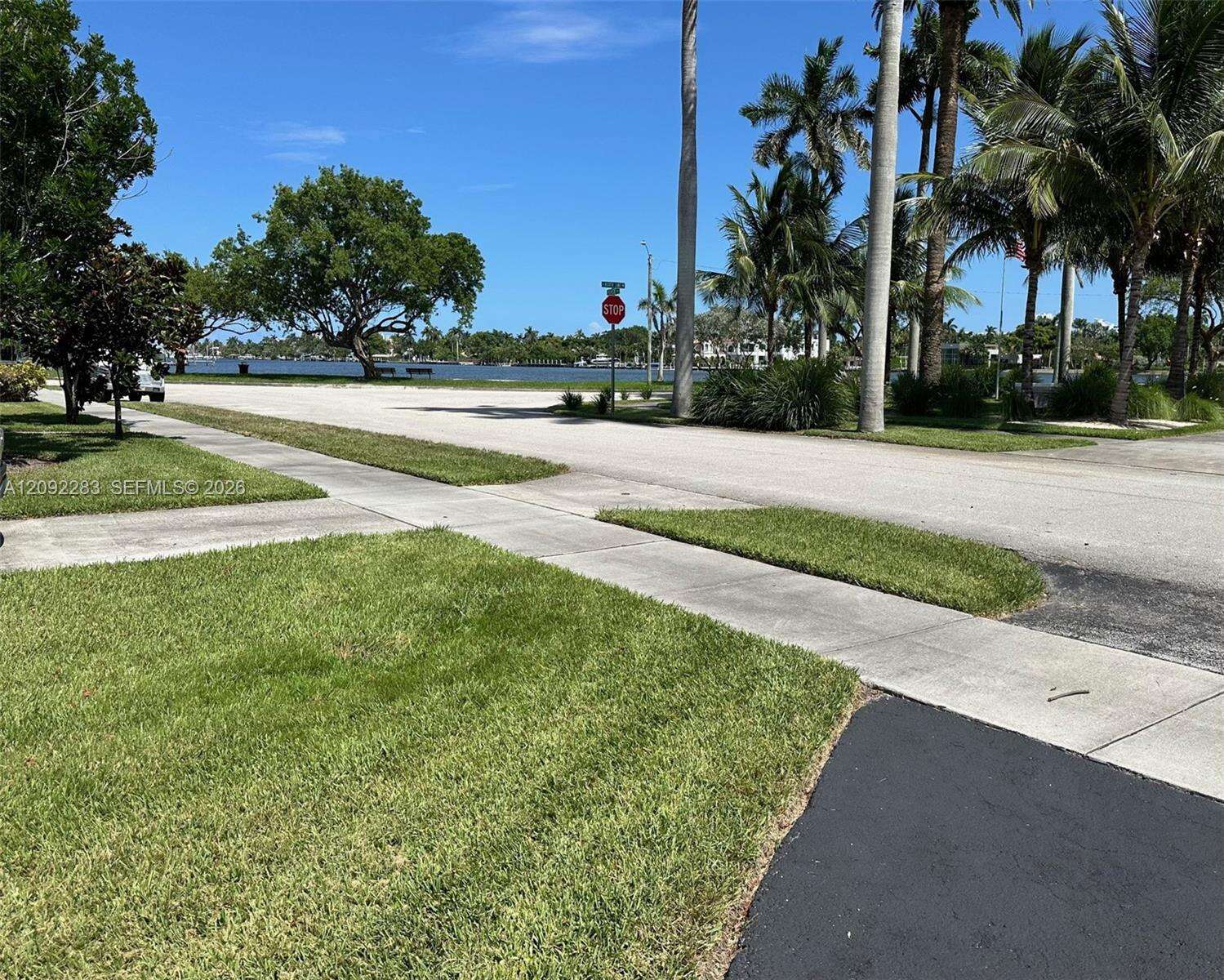 1235 Pierce St, Hollywood, FL 33019 - For Sale photo 2