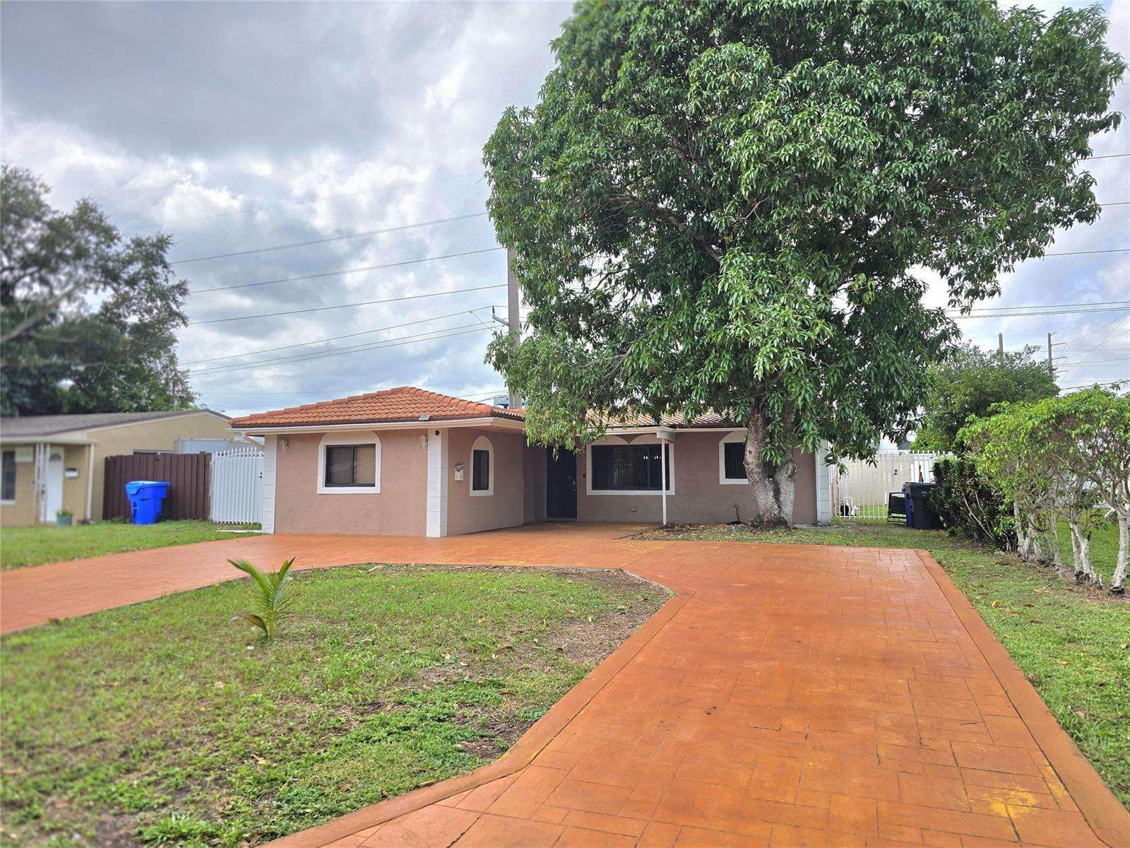 2420 59th, Hollywood, FL 33021 - For Sale photo 2