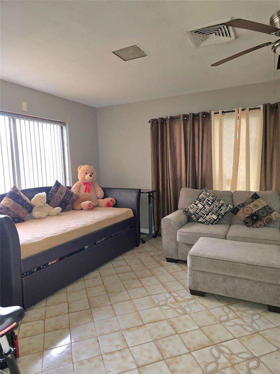 2420 59th, Hollywood, FL 33021 - For Sale photo 15