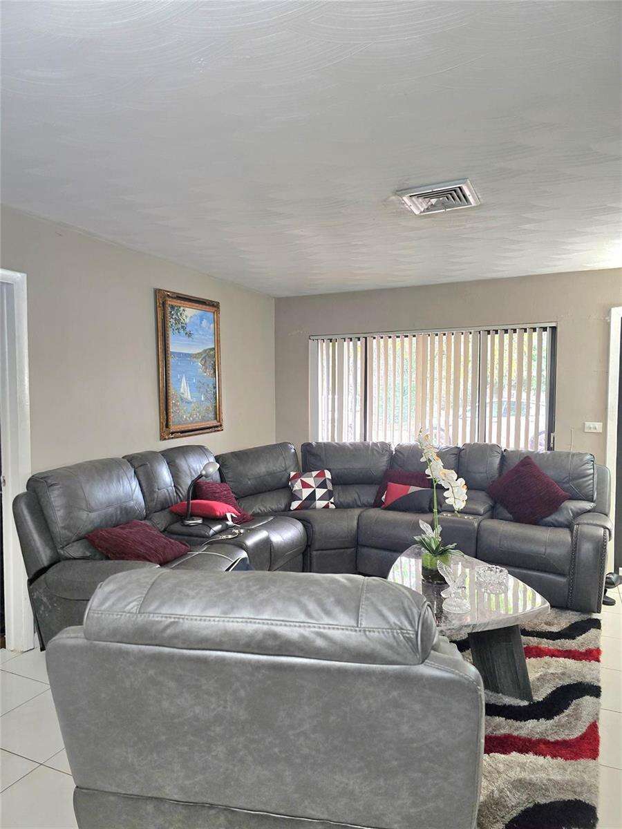 2420 59th, Hollywood, FL 33021 - For Sale photo 4