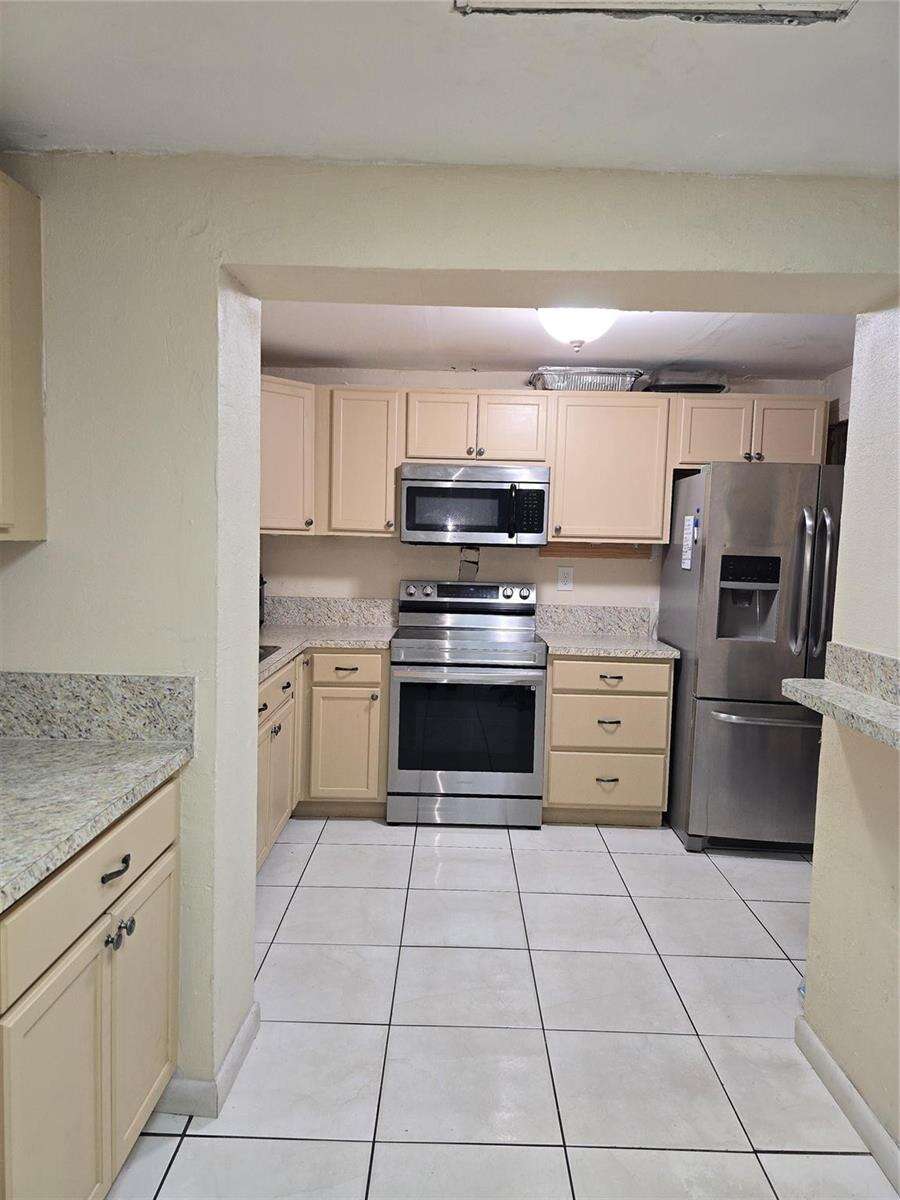 2420 59th, Hollywood, FL 33021 - For Sale photo 7