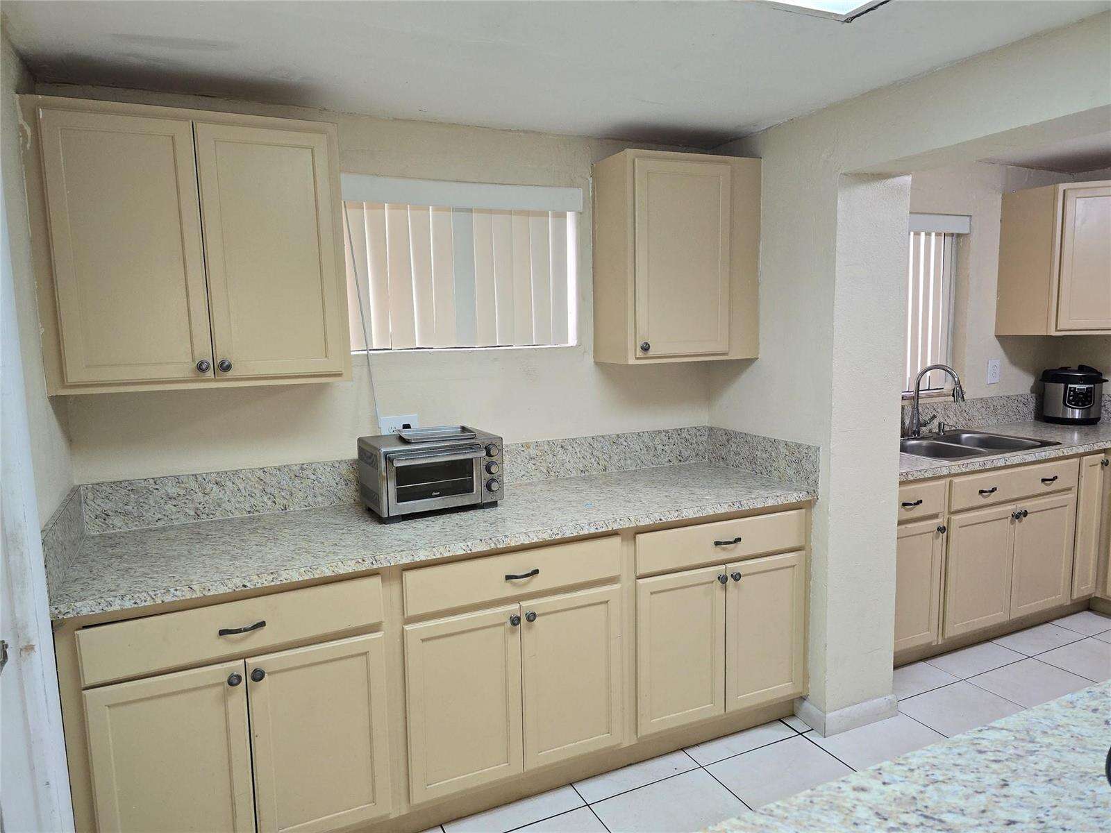 2420 59th, Hollywood, FL 33021 - For Sale photo 8