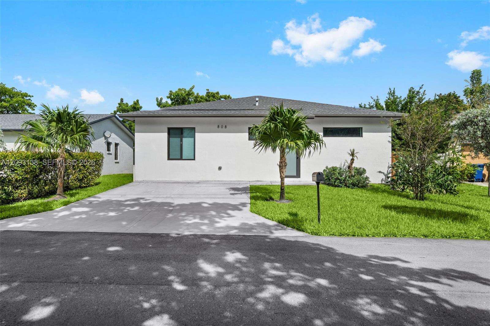 808 5th Ter, Hallandale Beach, FL 33009 - For Sale photo 2