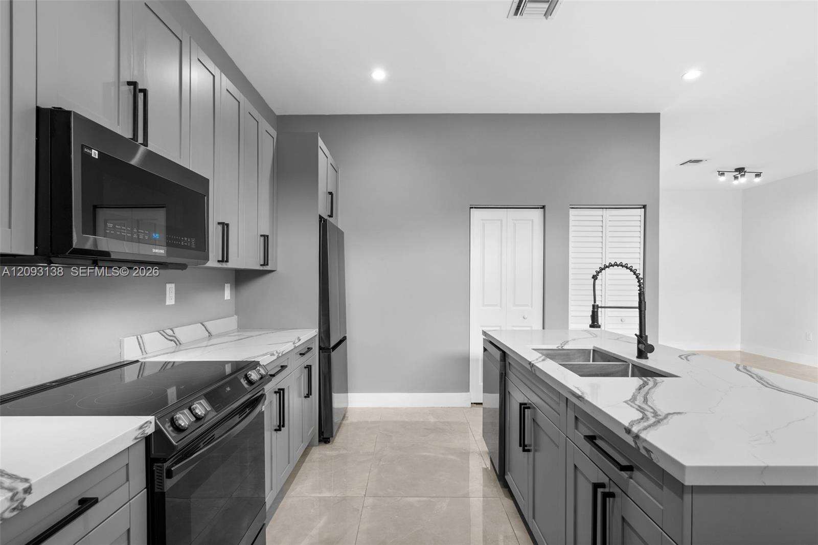 808 5th Ter, Hallandale Beach, FL 33009 - For Sale photo 11