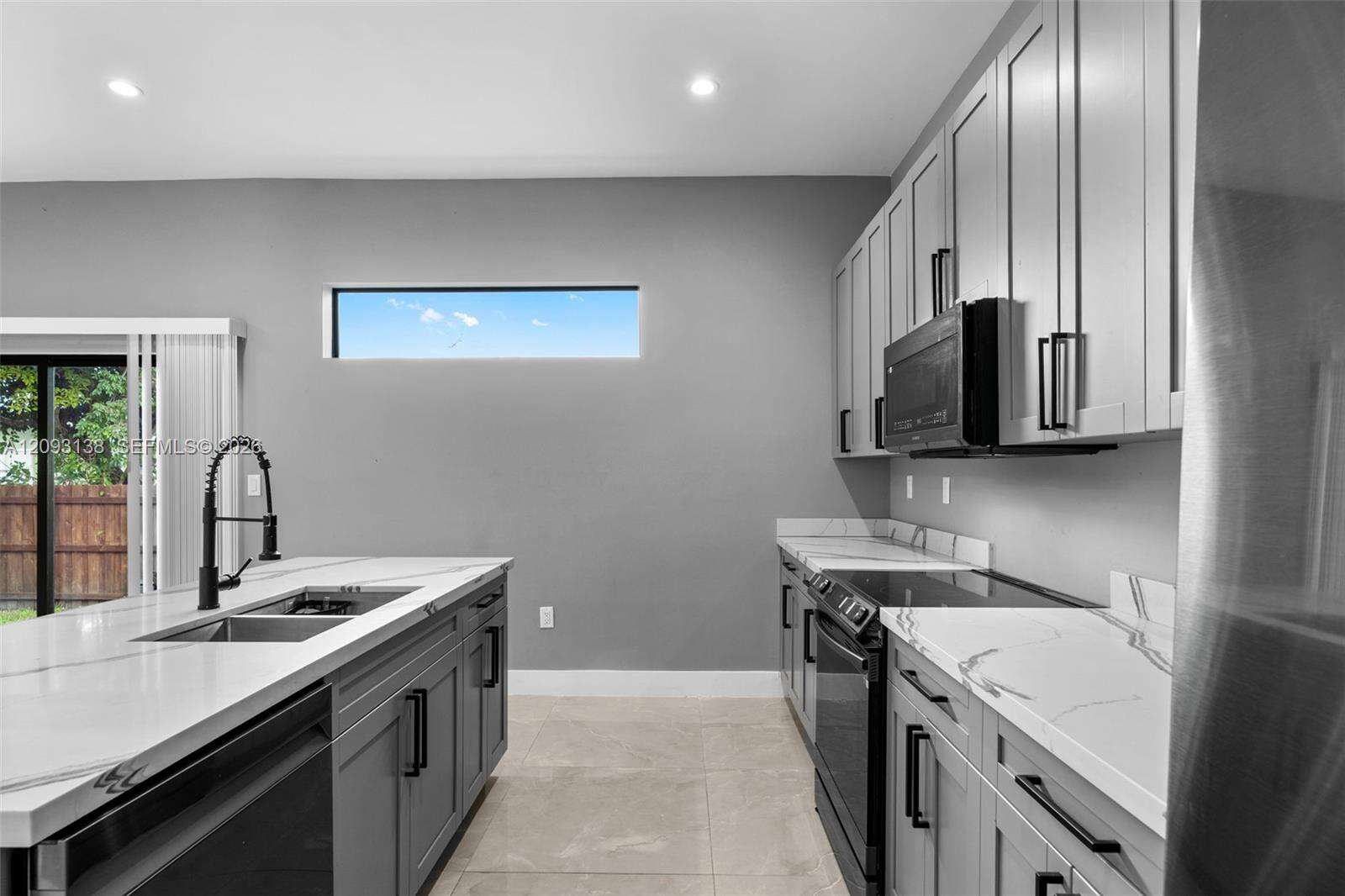 808 5th Ter, Hallandale Beach, FL 33009 - For Sale photo 12