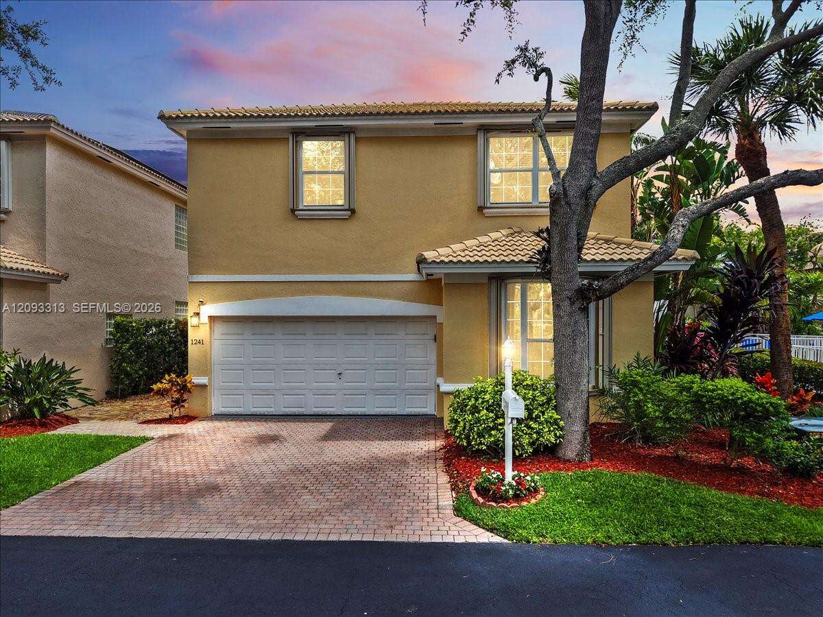 1241 Grant St, Hollywood, FL 33019 - For Sale photo 2