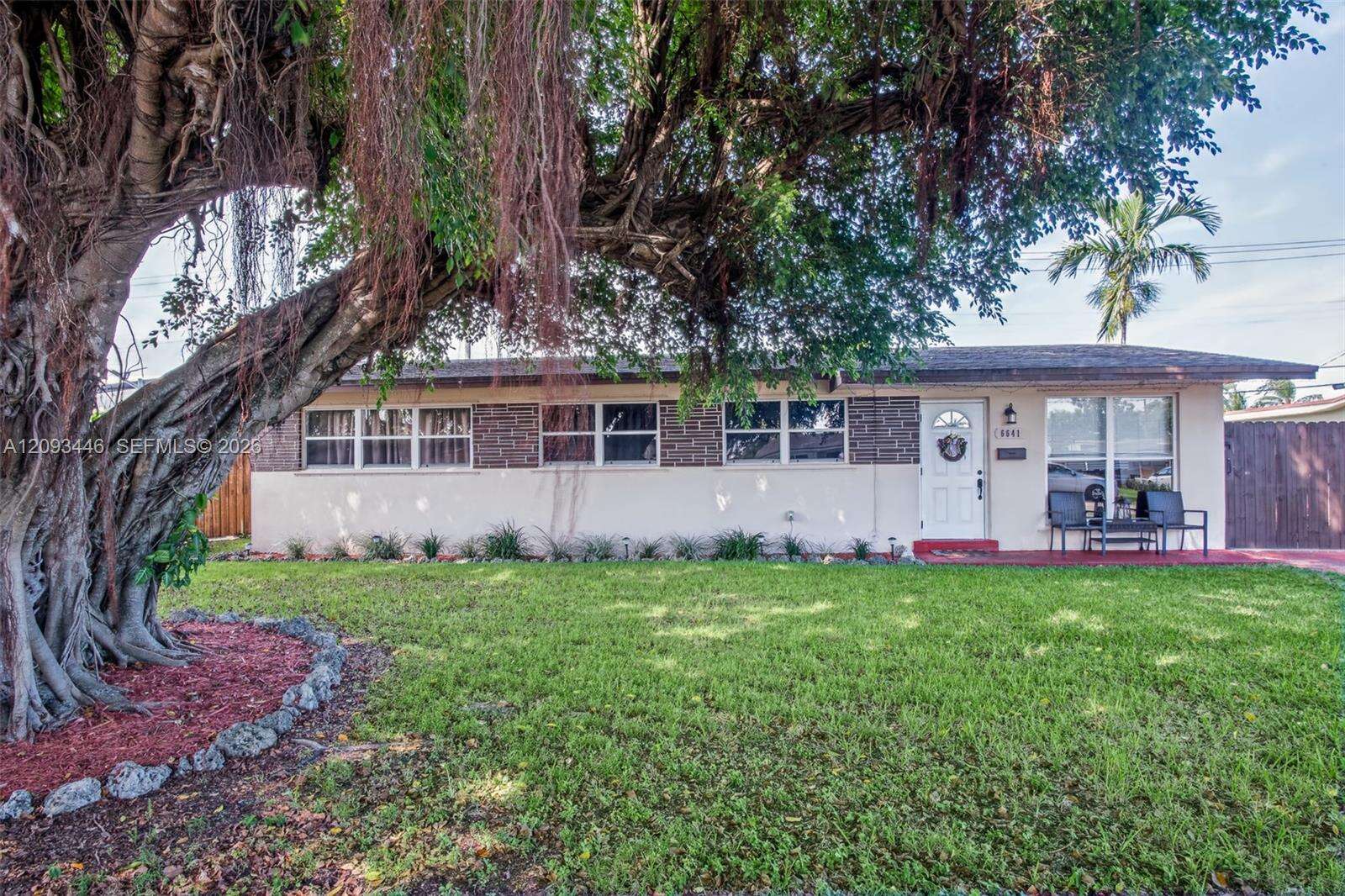 6641 Fillmore St, Hollywood, FL 33024 - For Sale photo 2