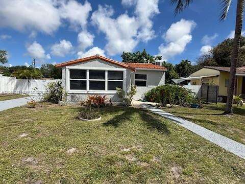 2471 Dewey St, Hollywood, FL 33020 - For Sale photo 2