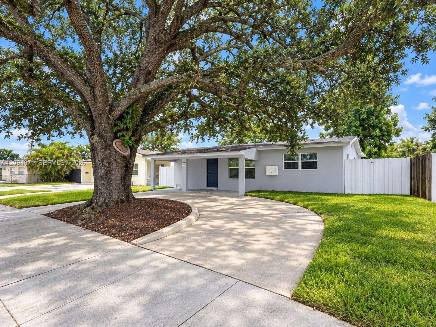 6831 Sheridan St, Hollywood, FL 33024 - For Sale photo 1