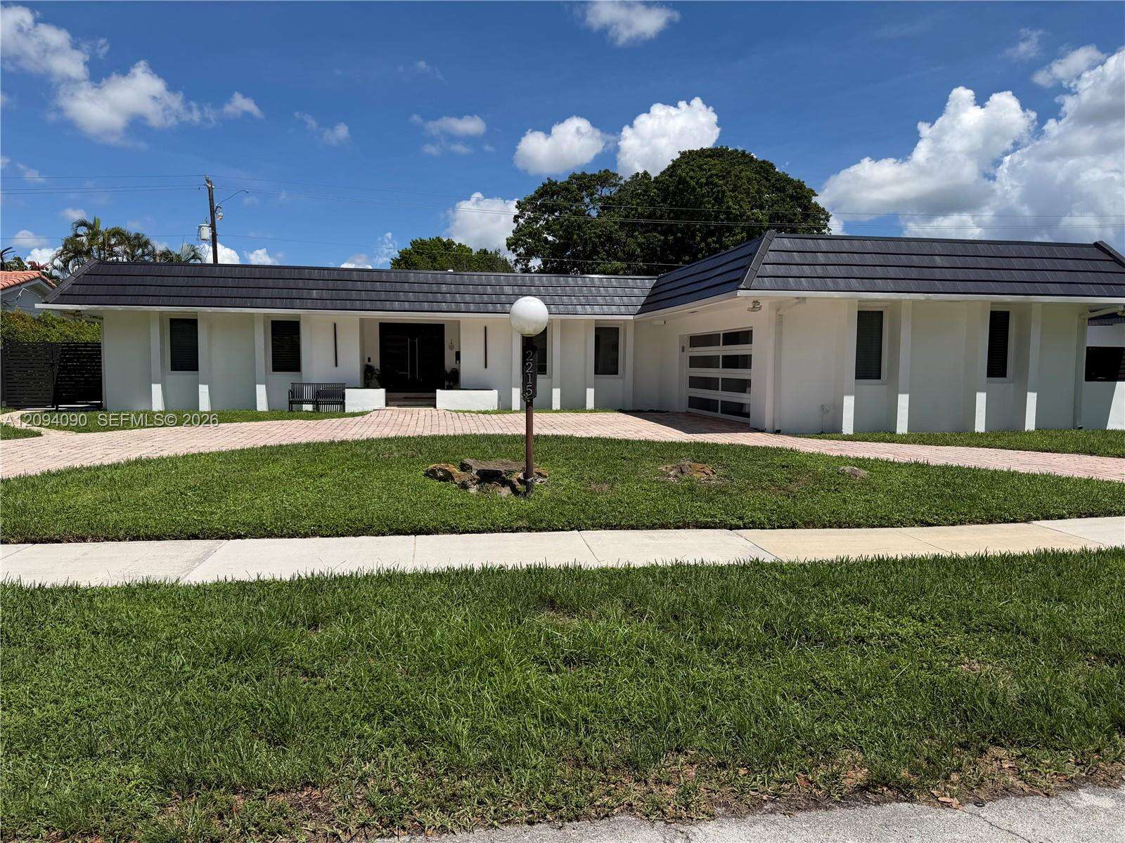 2215 204th St, Miami, FL 33180 - For Sale photo 2