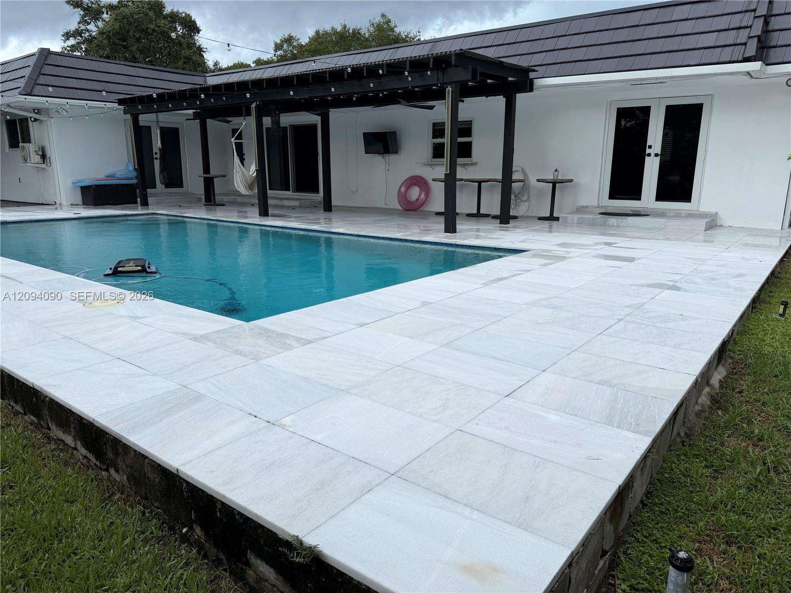 2215 204th St, Miami, FL 33180 - For Sale photo 11