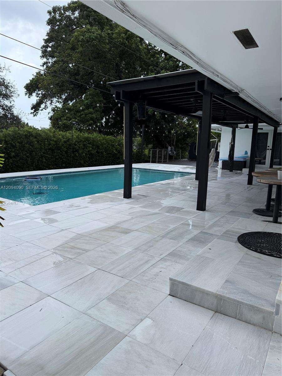 2215 204th St, Miami, FL 33180 - For Sale photo 15