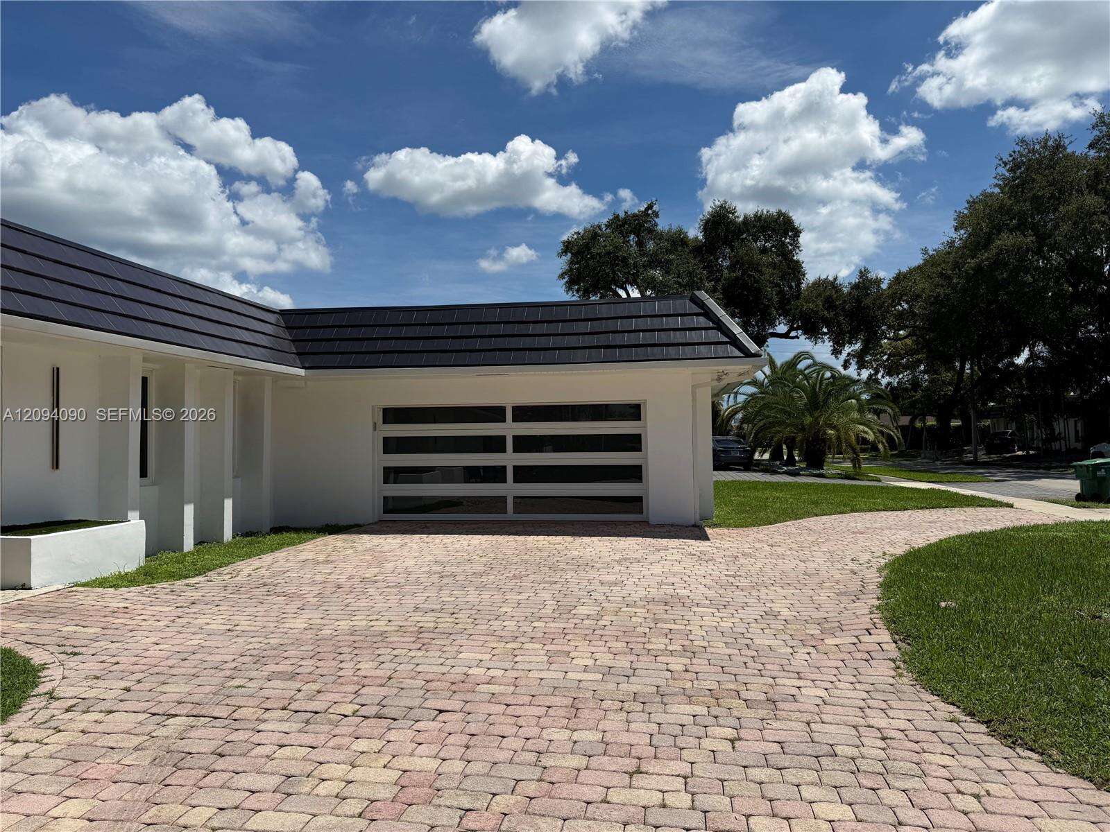 2215 204th St, Miami, FL 33180 - For Sale photo 3