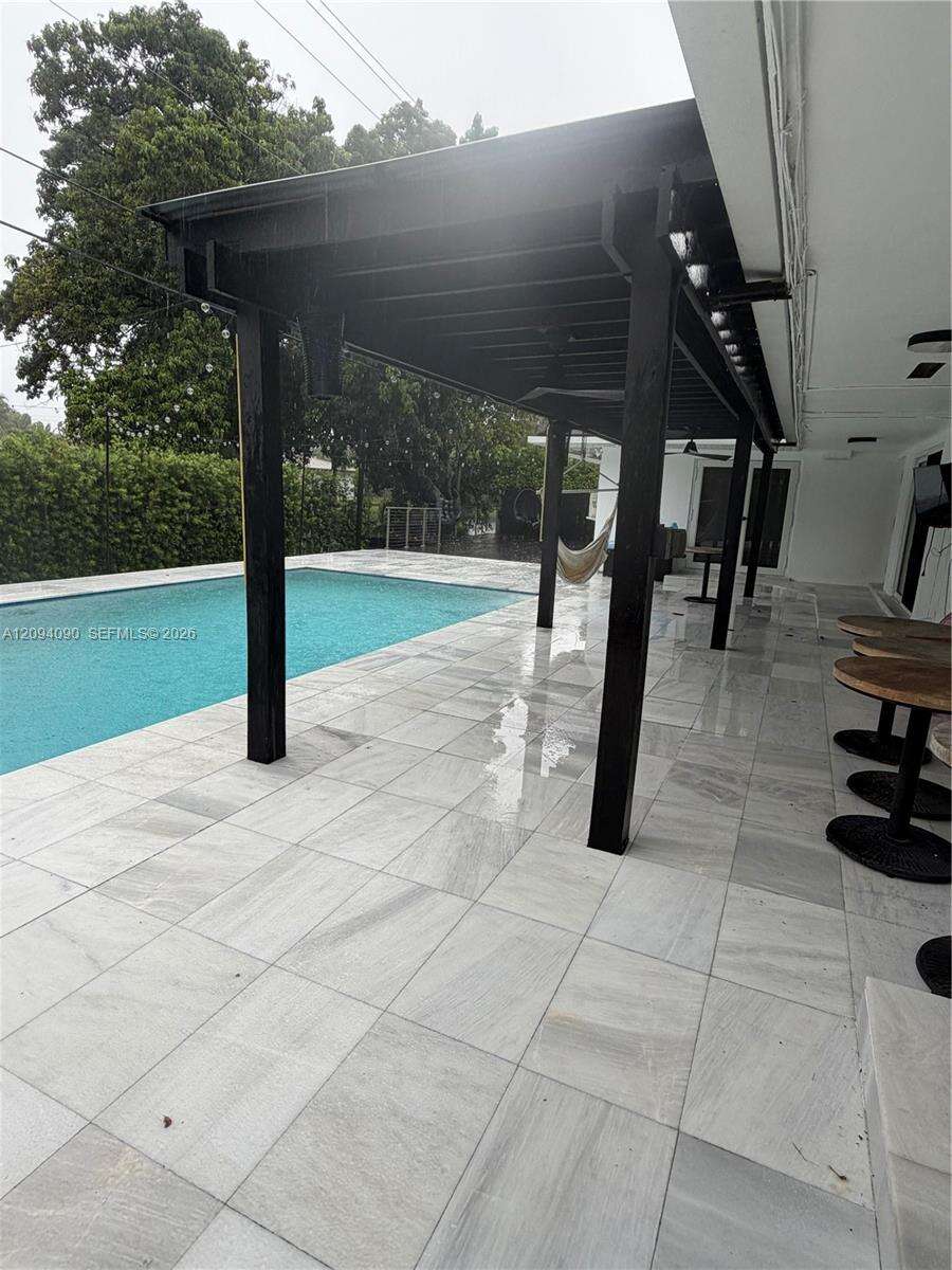 2215 204th St, Miami, FL 33180 - For Sale photo 23