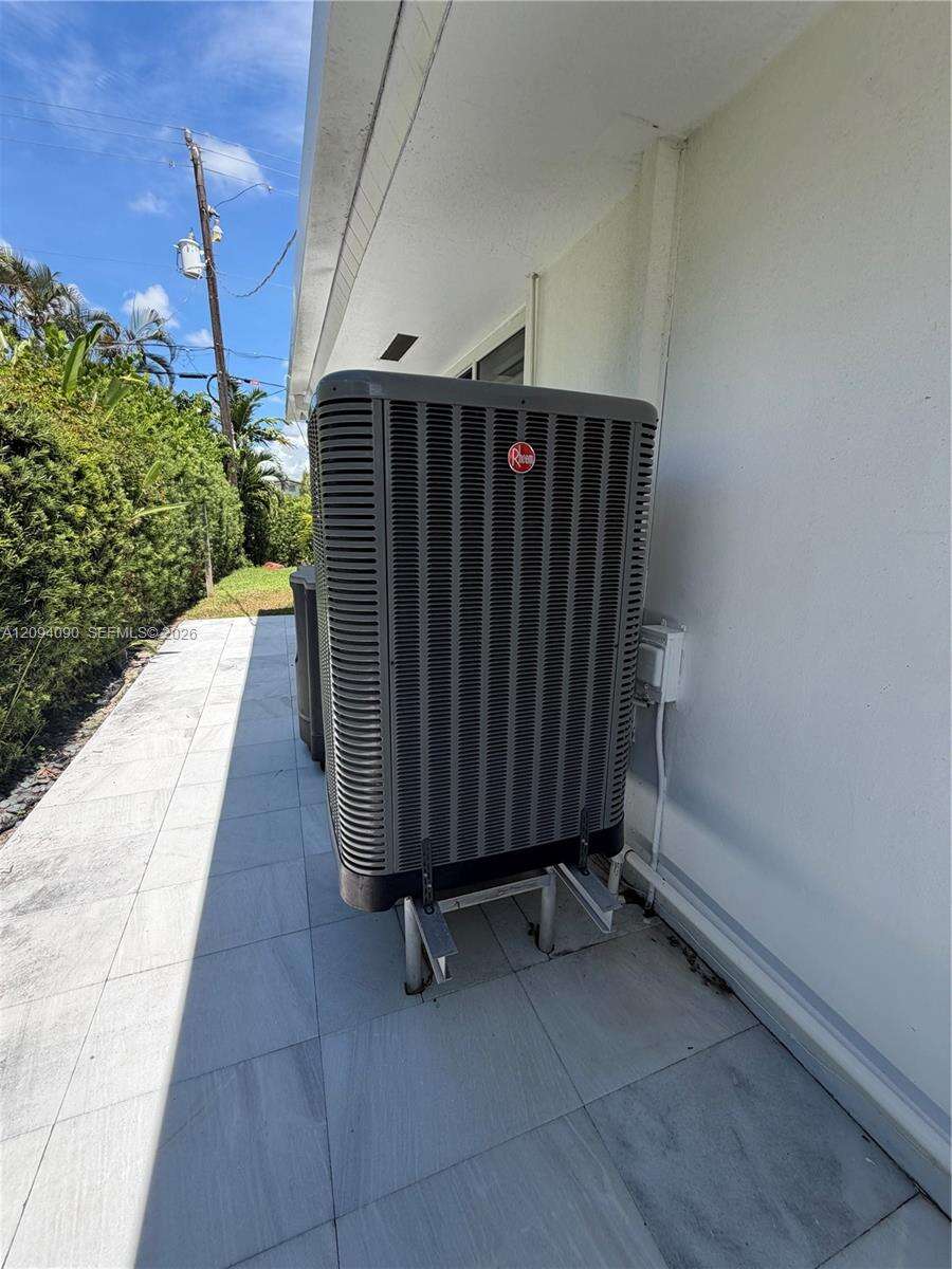 2215 204th St, Miami, FL 33180 - For Sale photo 25