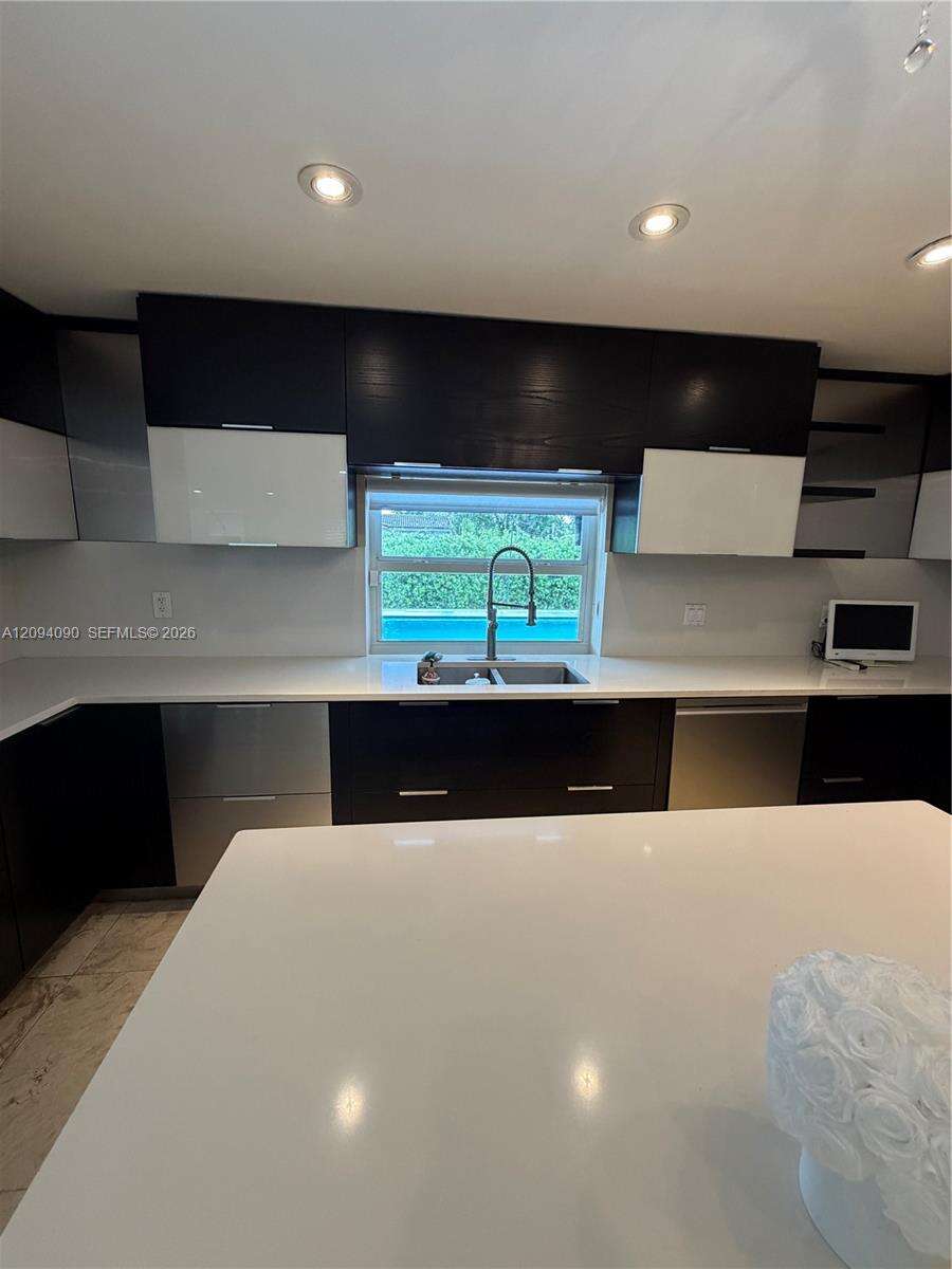 2215 204th St, Miami, FL 33180 - For Sale photo 36