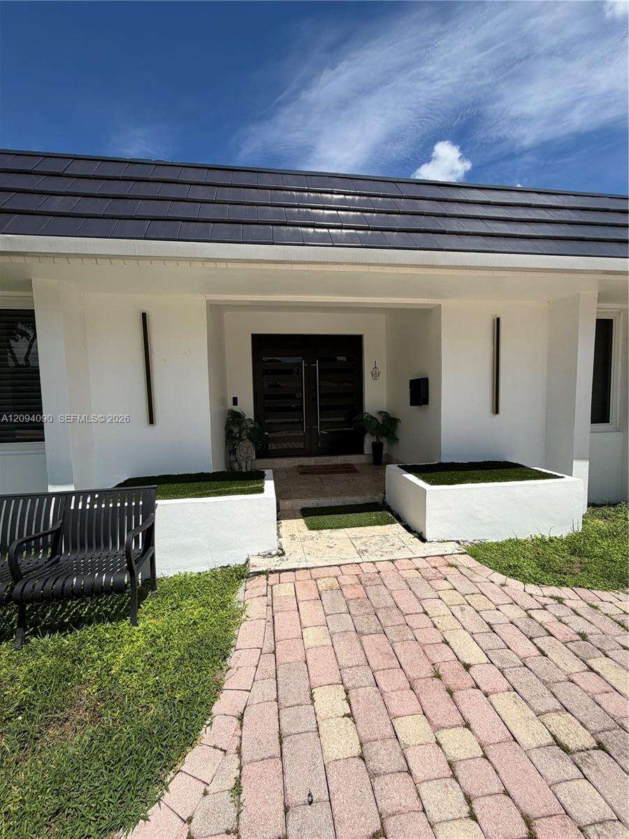 2215 204th St, Miami, FL 33180 - For Sale photo 5
