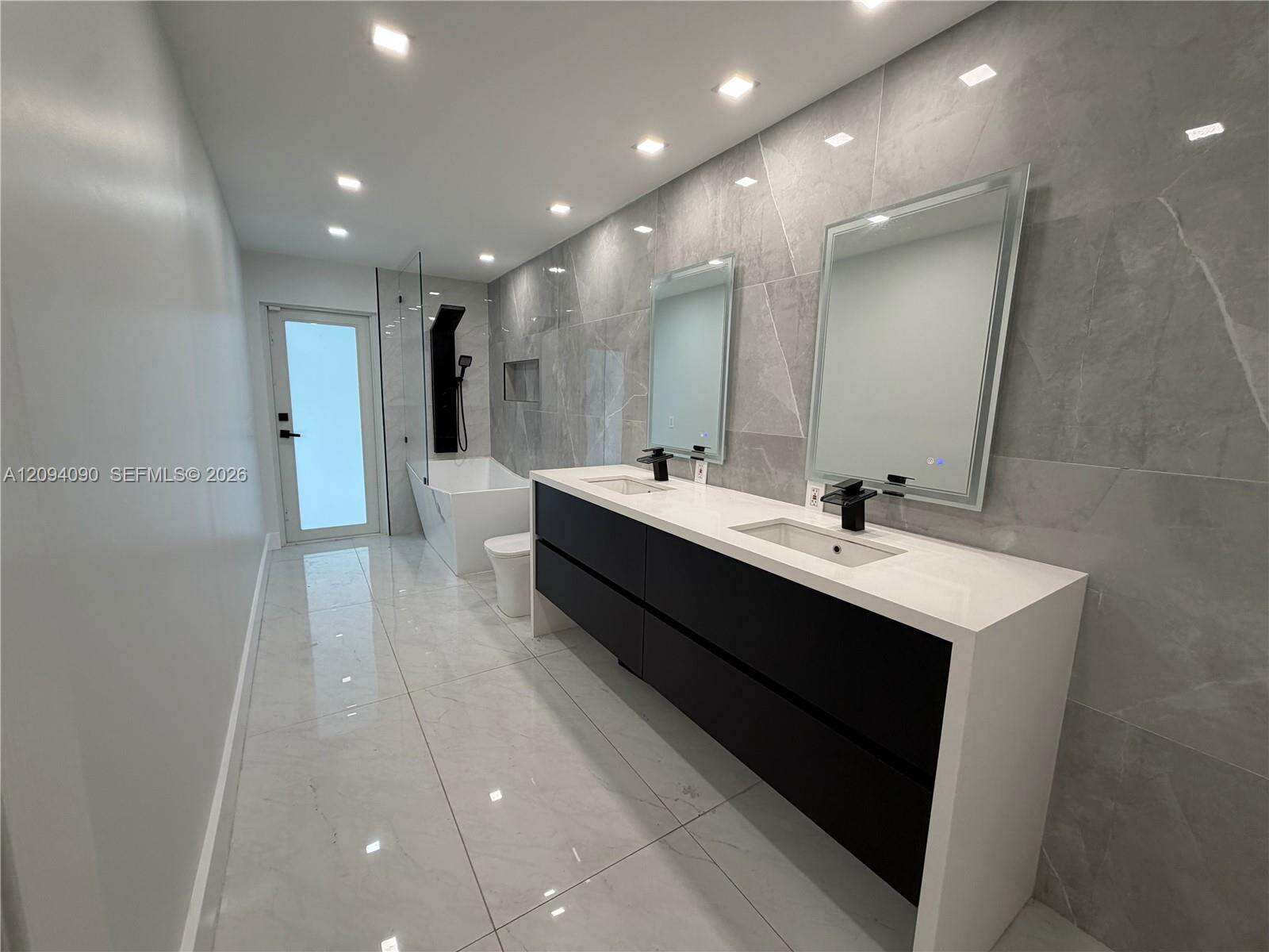 2215 204th St, Miami, FL 33180 - For Sale photo 53