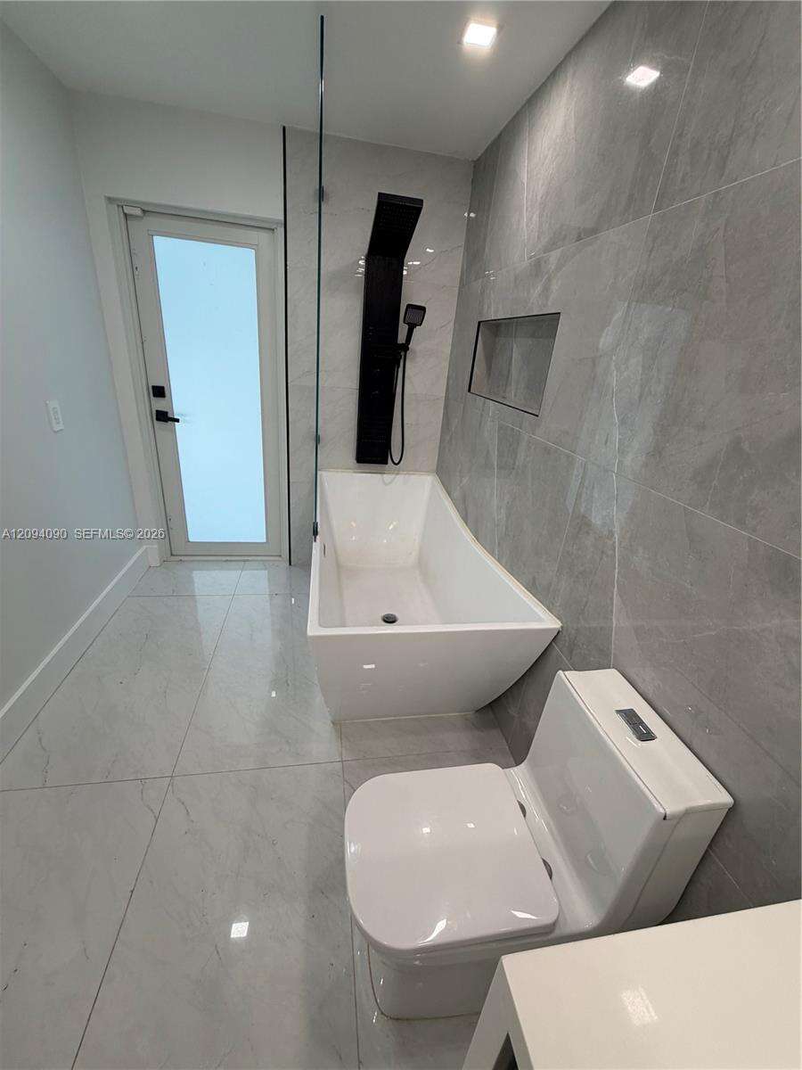 2215 204th St, Miami, FL 33180 - For Sale photo 54
