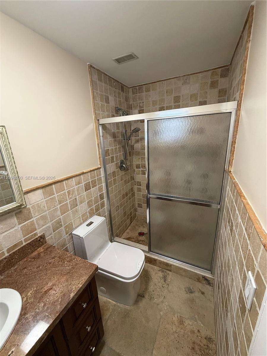 2215 204th St, Miami, FL 33180 - For Sale photo 62