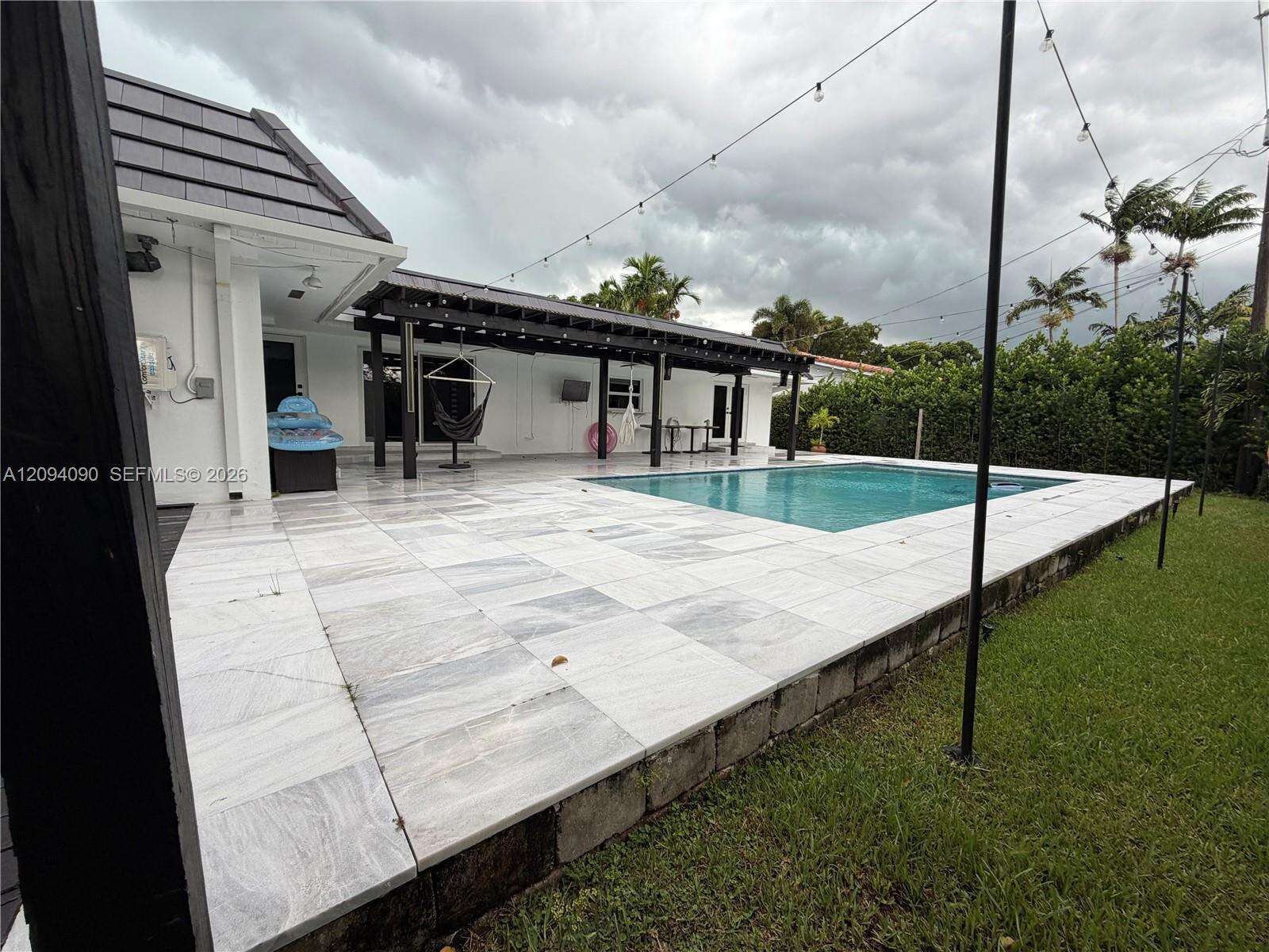 2215 204th St, Miami, FL 33180 - For Sale photo 9