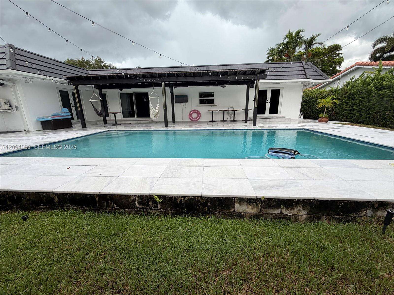 2215 204th St, Miami, FL 33180 - For Sale photo 10