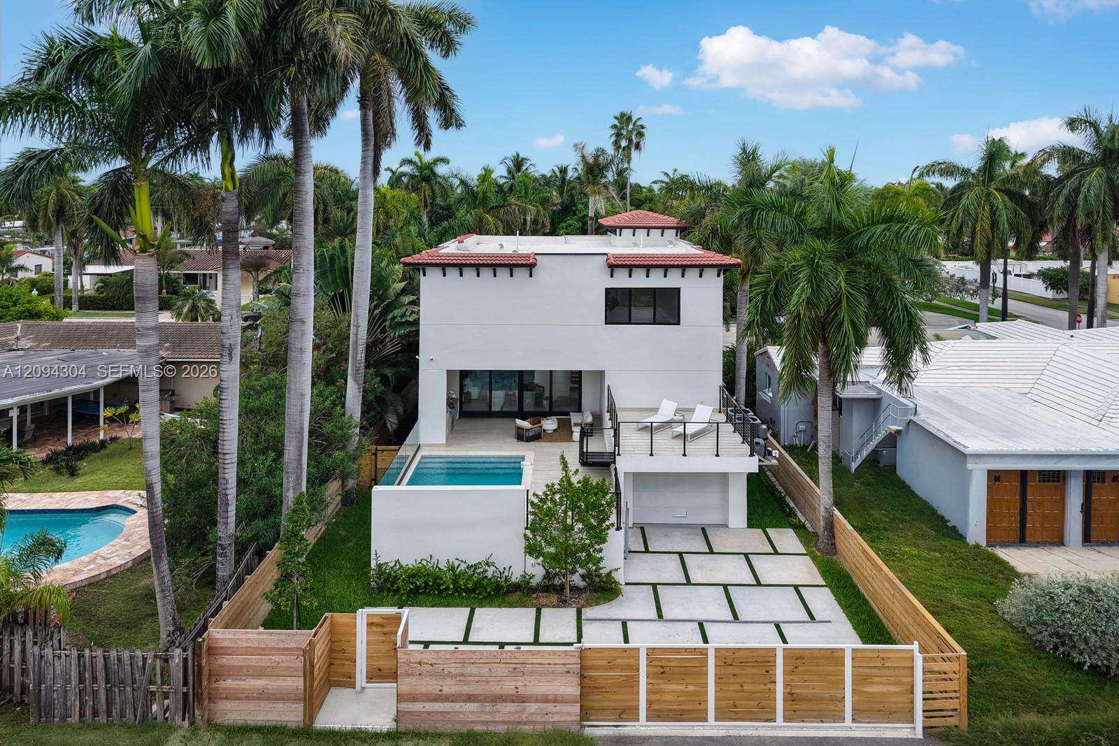 908 Tyler St, Hollywood, FL 33019 - For Sale photo 3