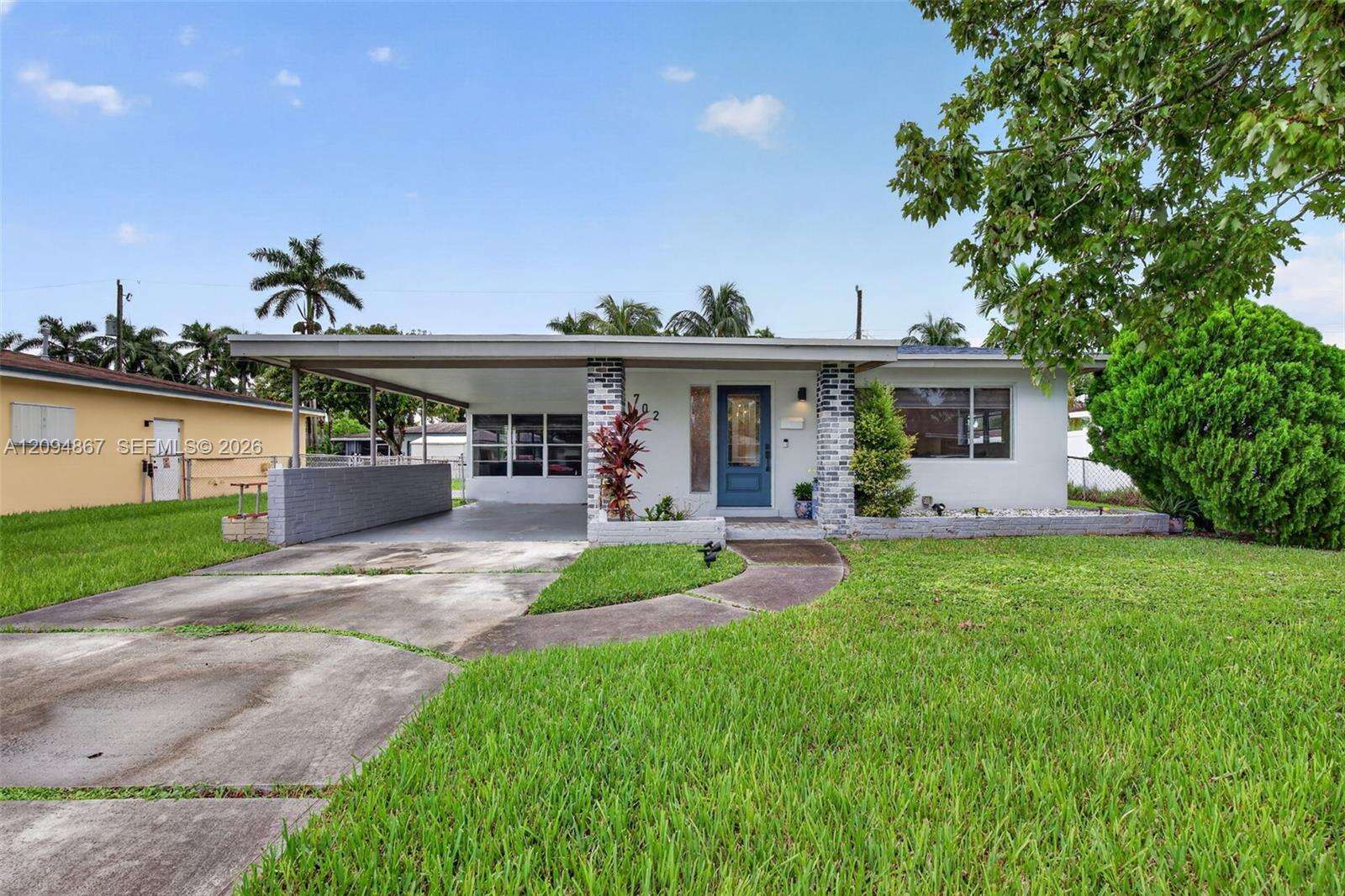 702 31st Ct, Hollywood, FL 33021 - For Sale photo 2