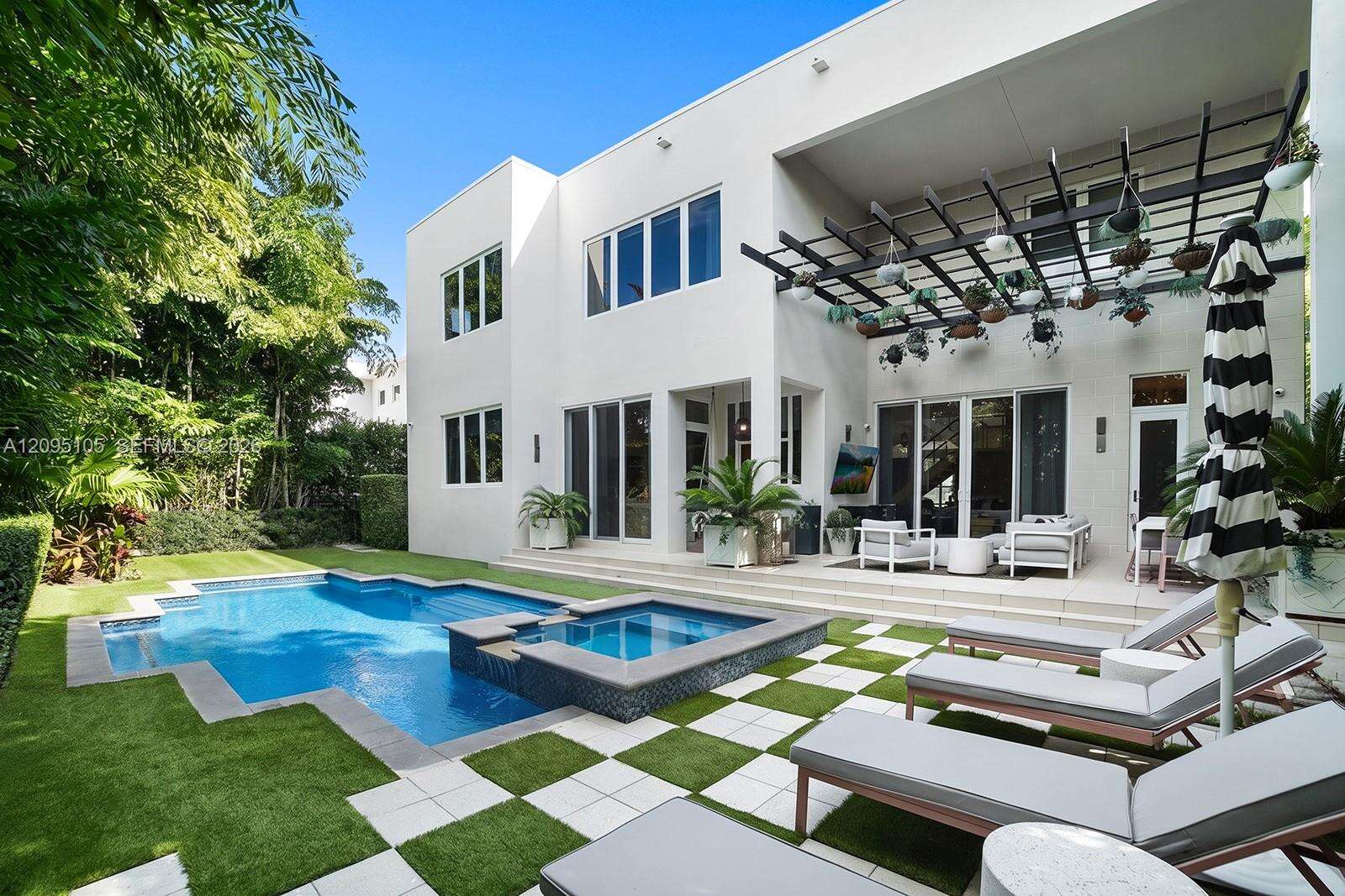 737 49th St, Miami Beach, FL 33140 - For Sale photo 2