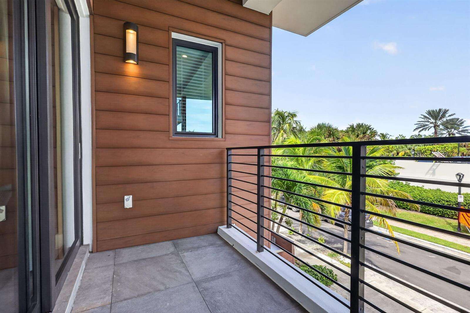 336 Balboa, Hollywood, FL 33019 - For Sale photo 23