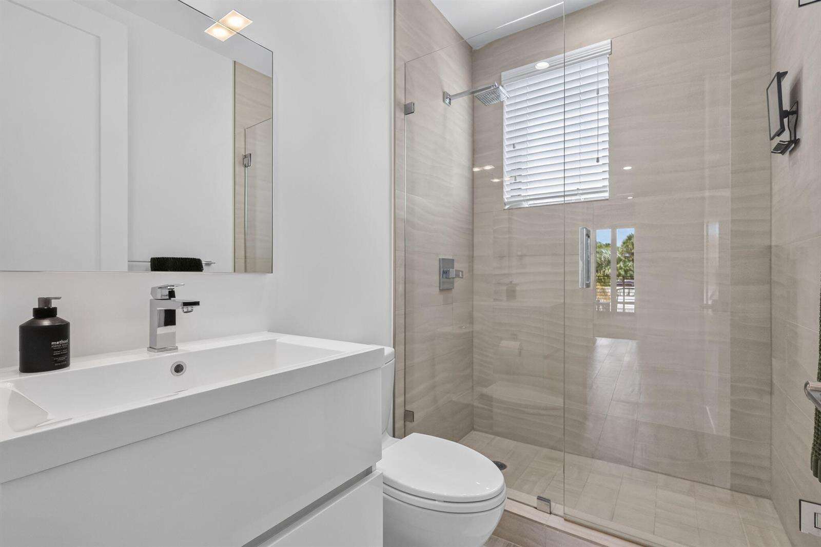 336 Balboa, Hollywood, FL 33019 - For Sale photo 28