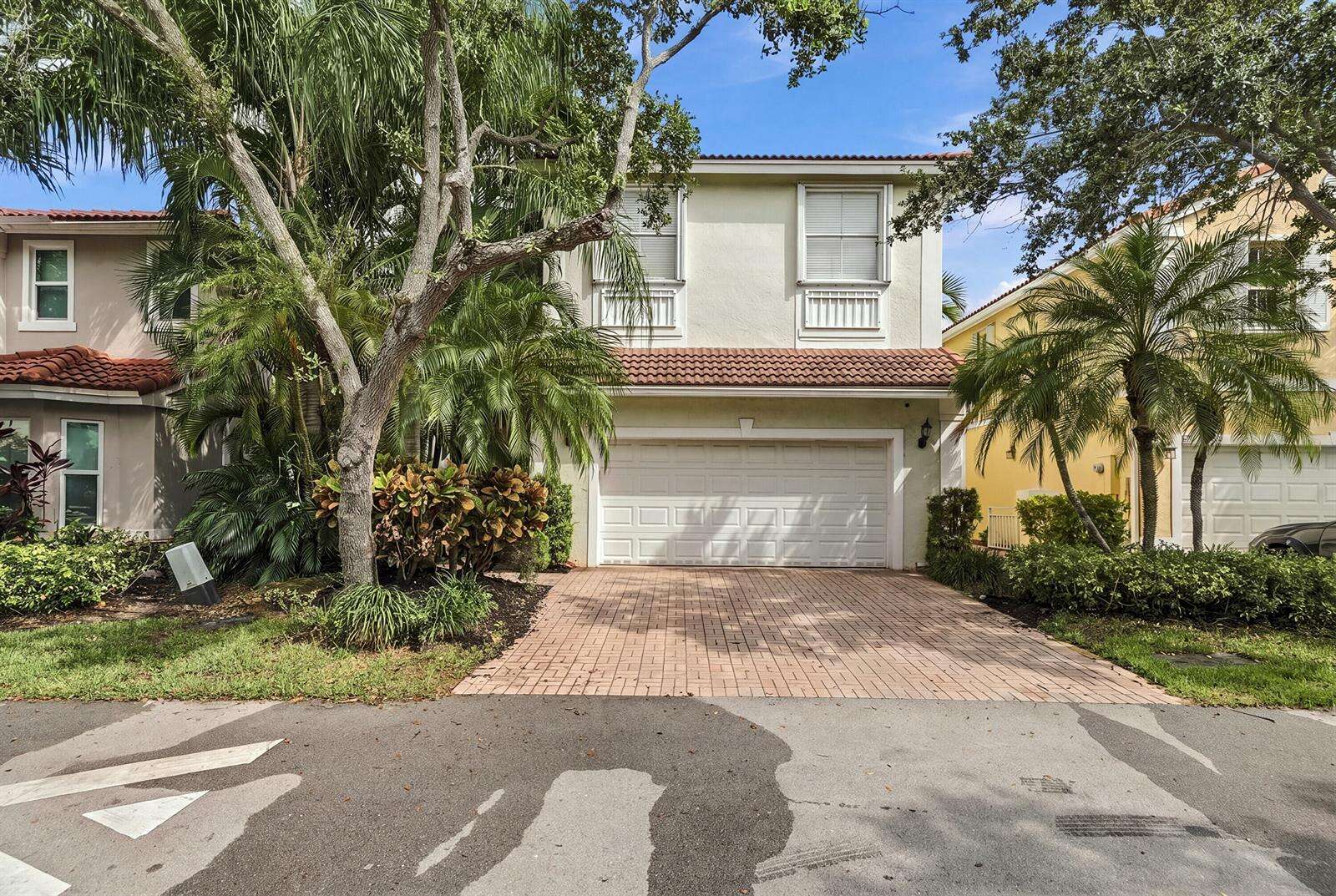 1115 Papaya, Hollywood, FL 33019 - For Sale photo 2