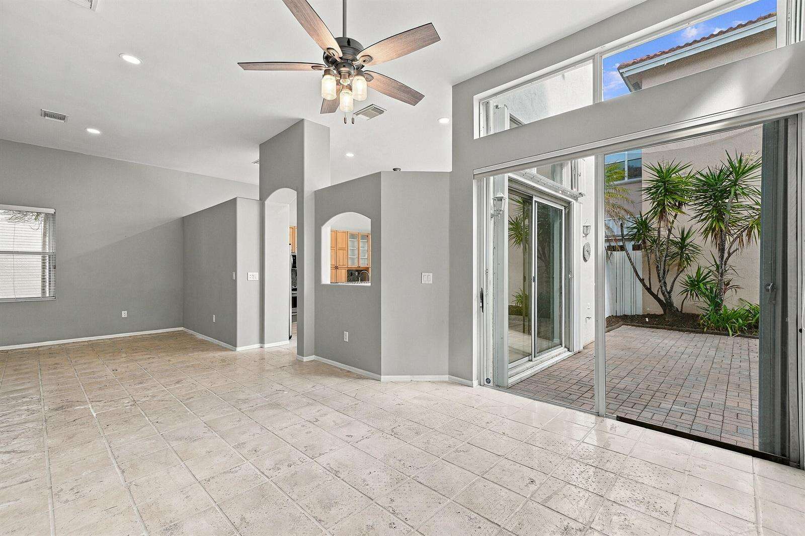 1115 Papaya, Hollywood, FL 33019 - For Sale photo 11
