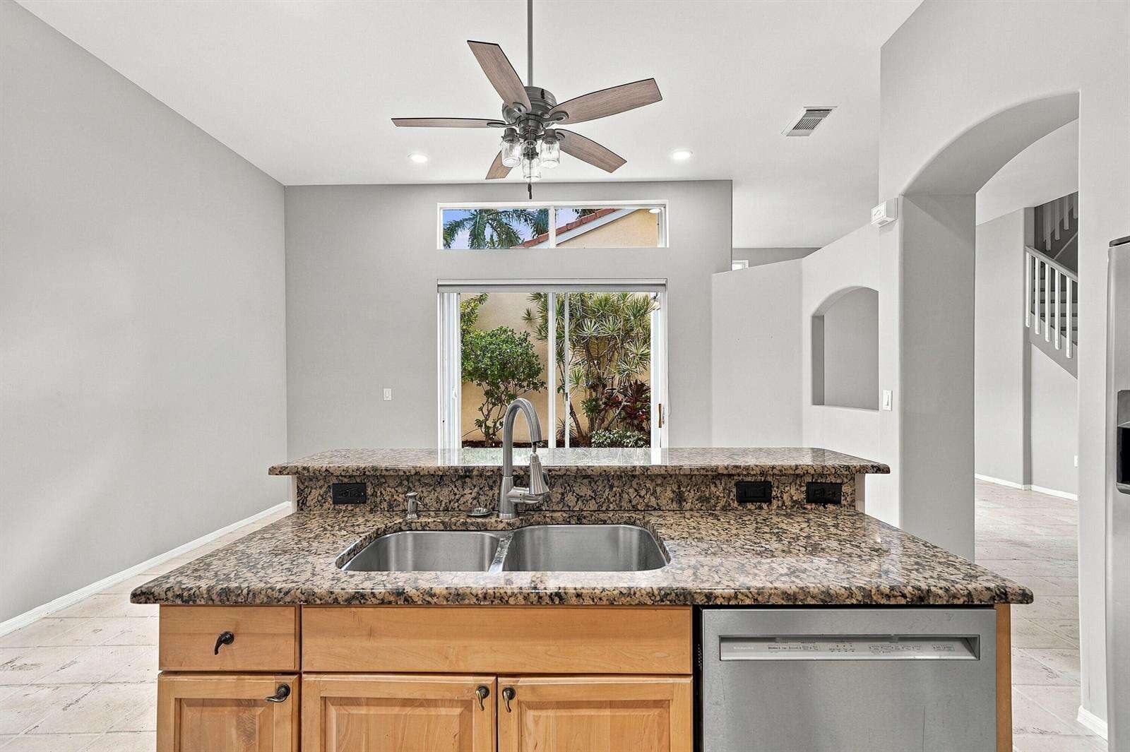 1115 Papaya, Hollywood, FL 33019 - For Sale photo 19