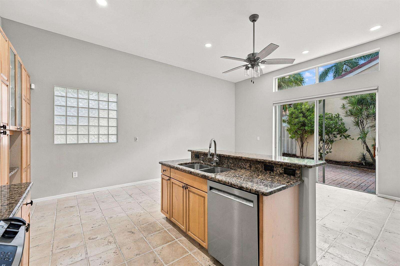 1115 Papaya, Hollywood, FL 33019 - For Sale photo 20