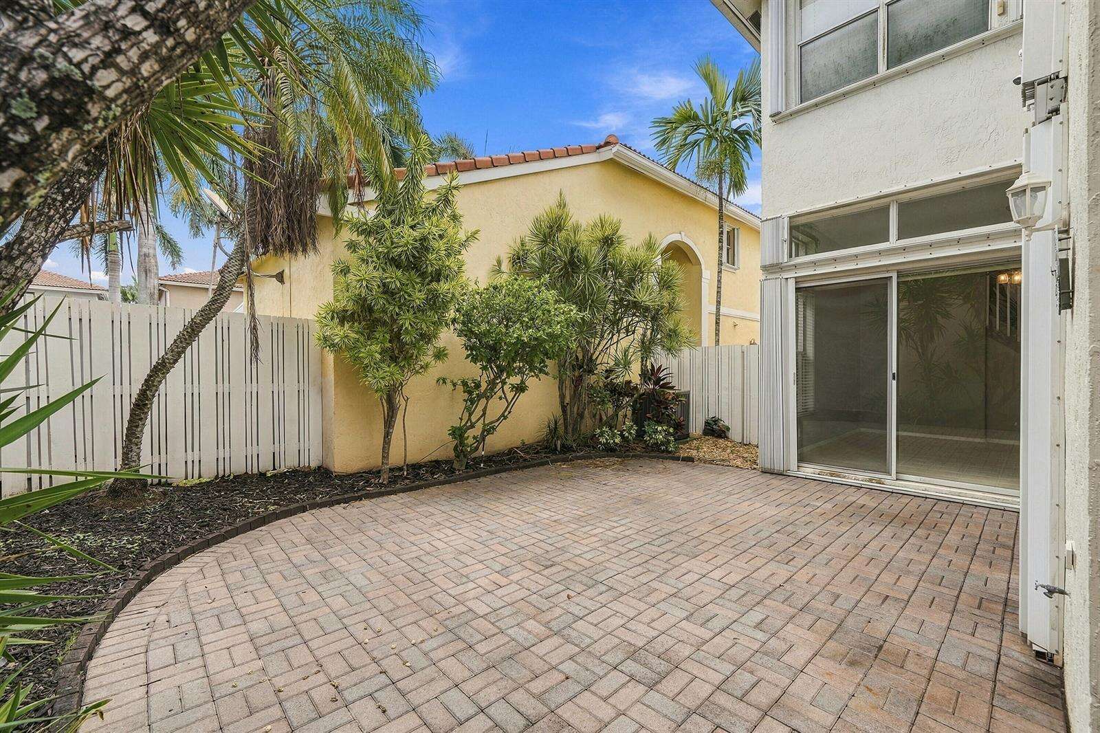 1115 Papaya, Hollywood, FL 33019 - For Sale photo 48