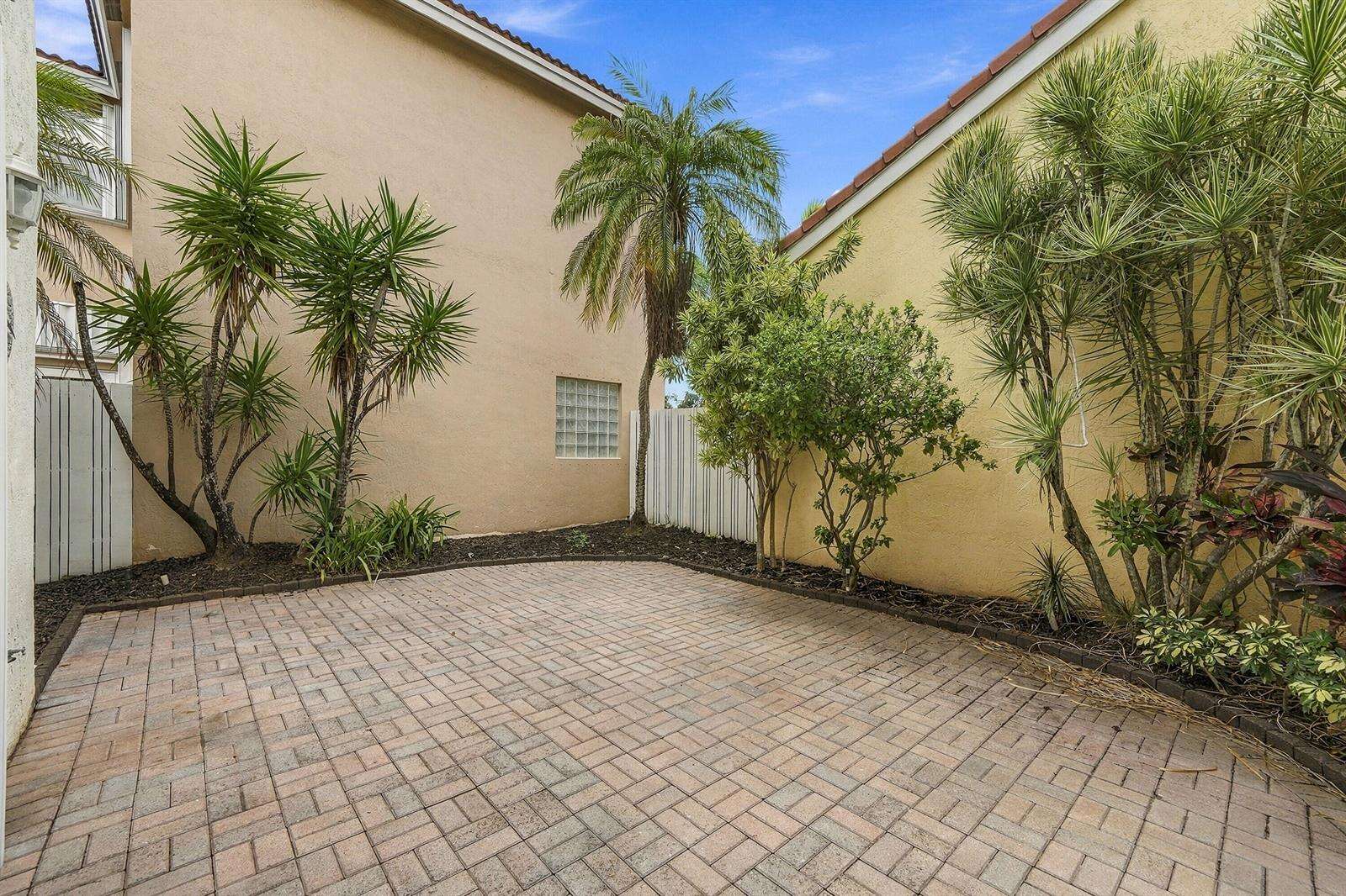 1115 Papaya, Hollywood, FL 33019 - For Sale photo 50