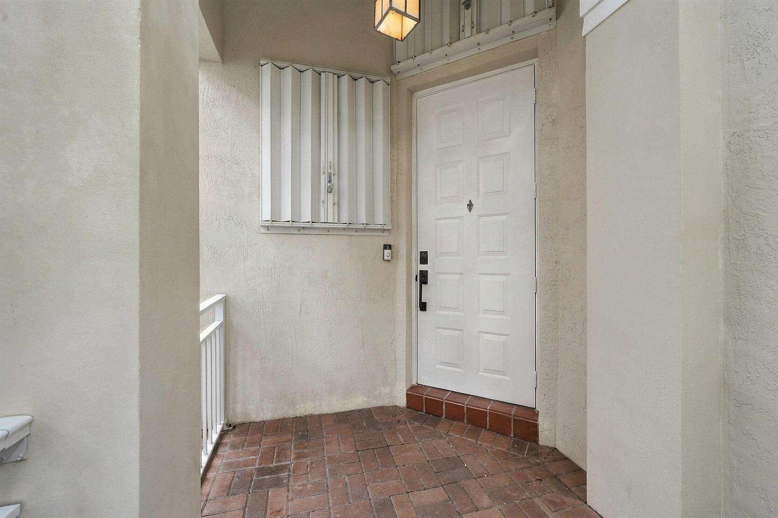 1115 Papaya, Hollywood, FL 33019 - For Sale photo 6